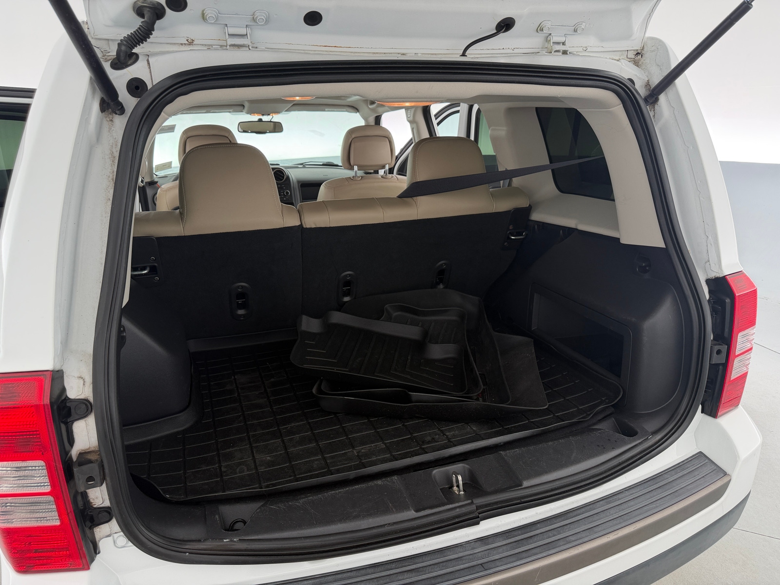 Thumbnail: 2016 Jeep Patriot - 7