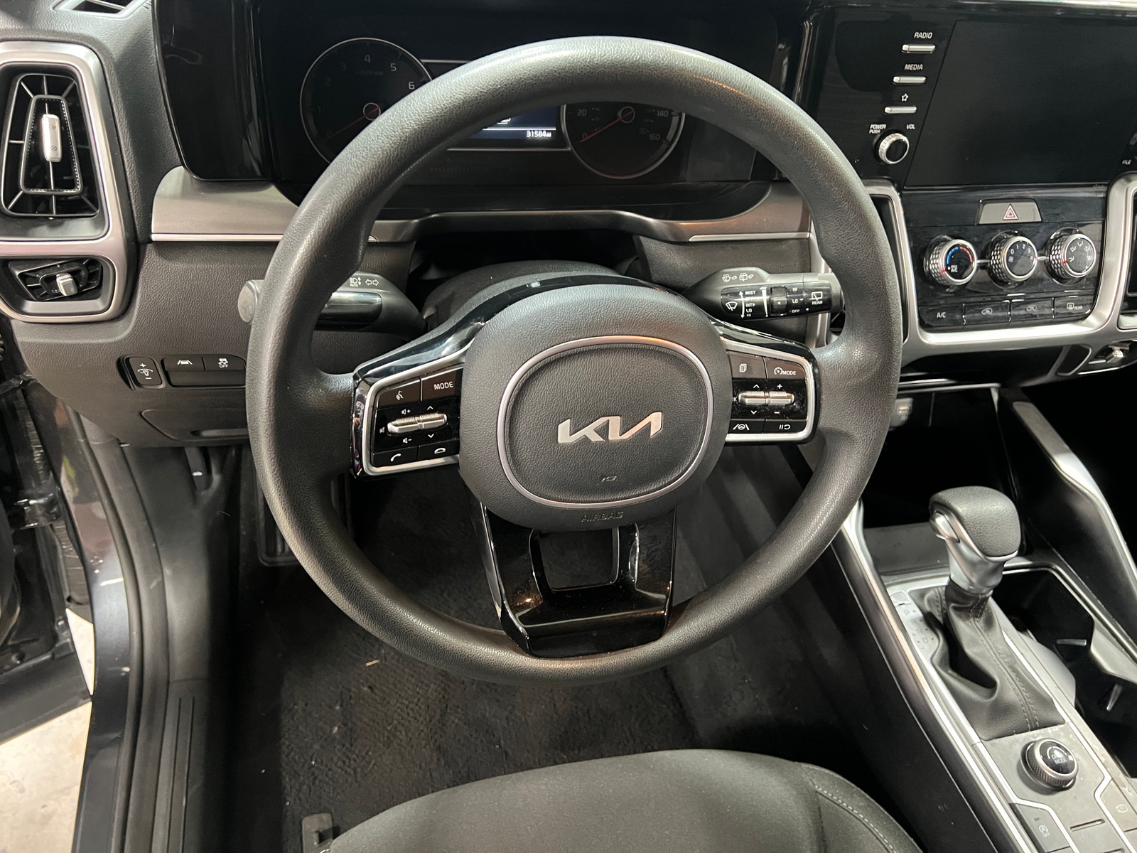 Thumbnail: 2023 Kia Sorento - 5