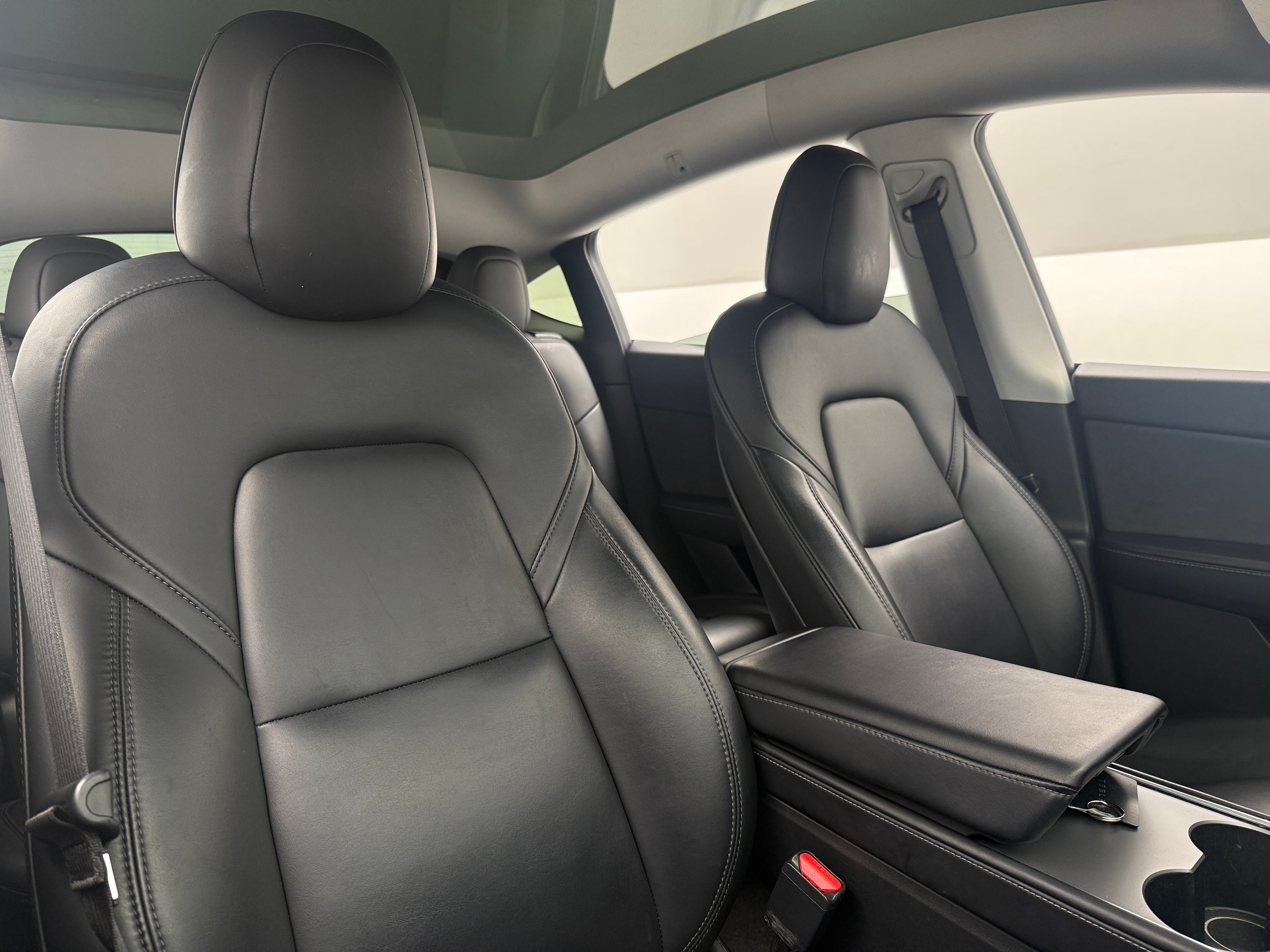 Used 2021 Tesla Model Y Standard Range with VIN 5YJYGDED0MF122978 for sale in Oak Creek, WI