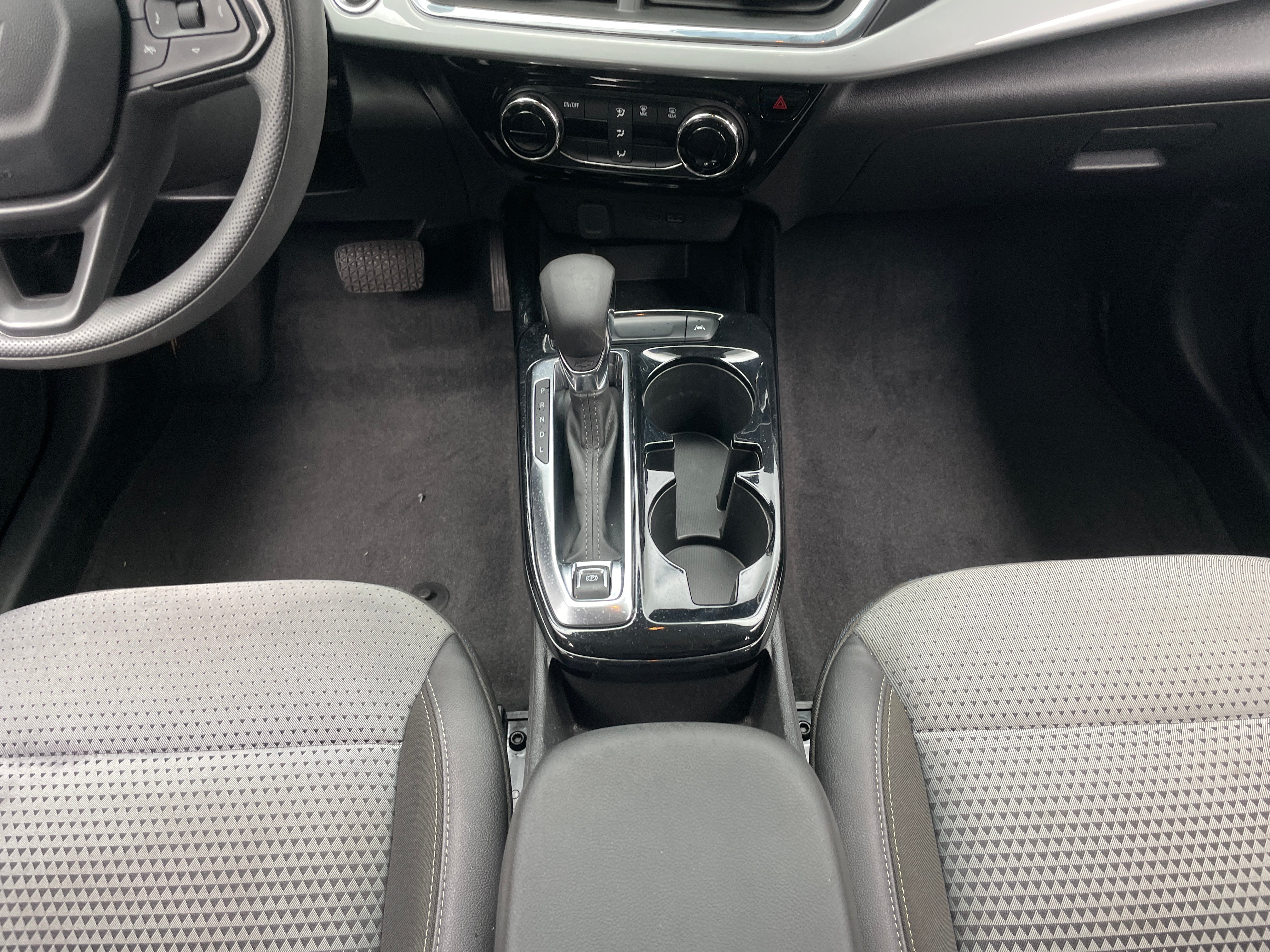 2025 Chevrolet Trax LT - Photo 5