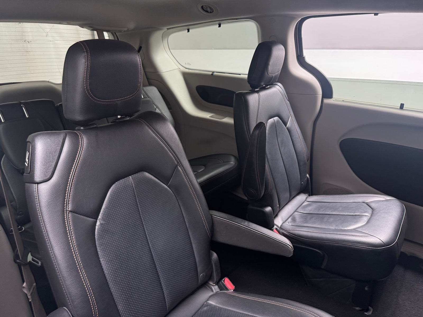 Thumbnail: 2018 Chrysler Pacifica - 5