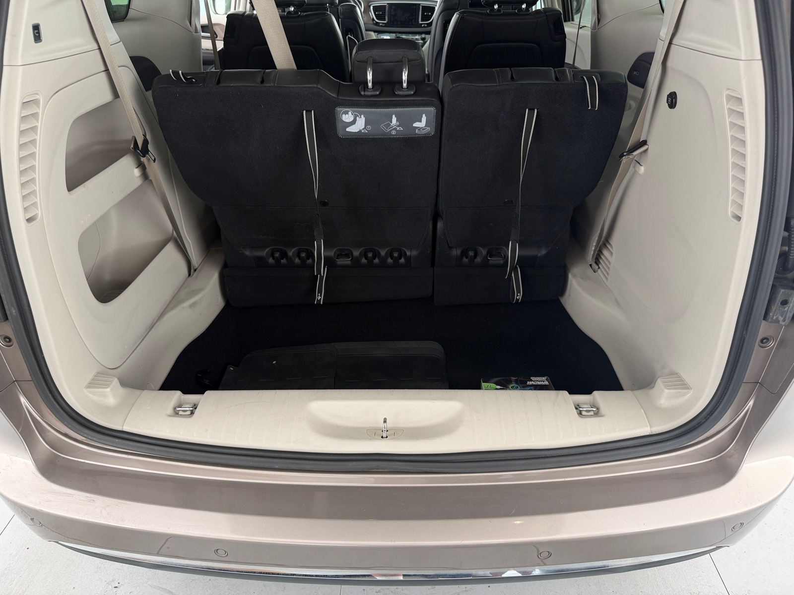 Thumbnail: 2018 Chrysler Pacifica - 6