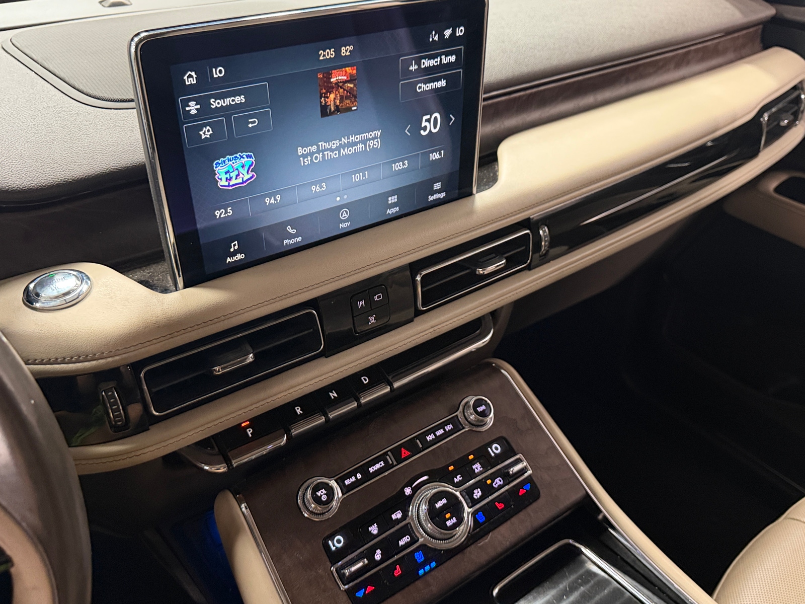Thumbnail: 2020 Lincoln Aviator - 3