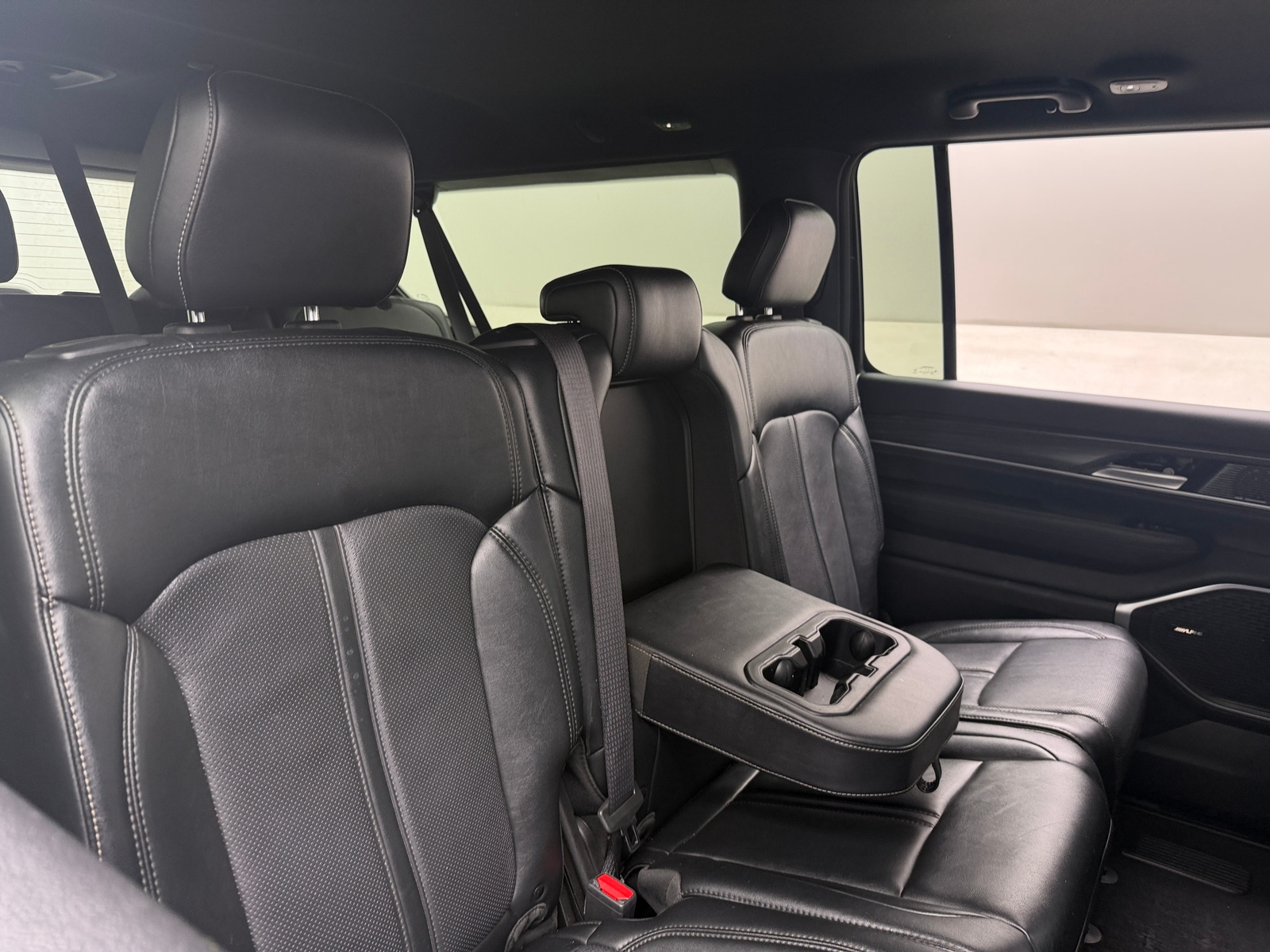 Thumbnail: 2024 Jeep Wagoneer - 5