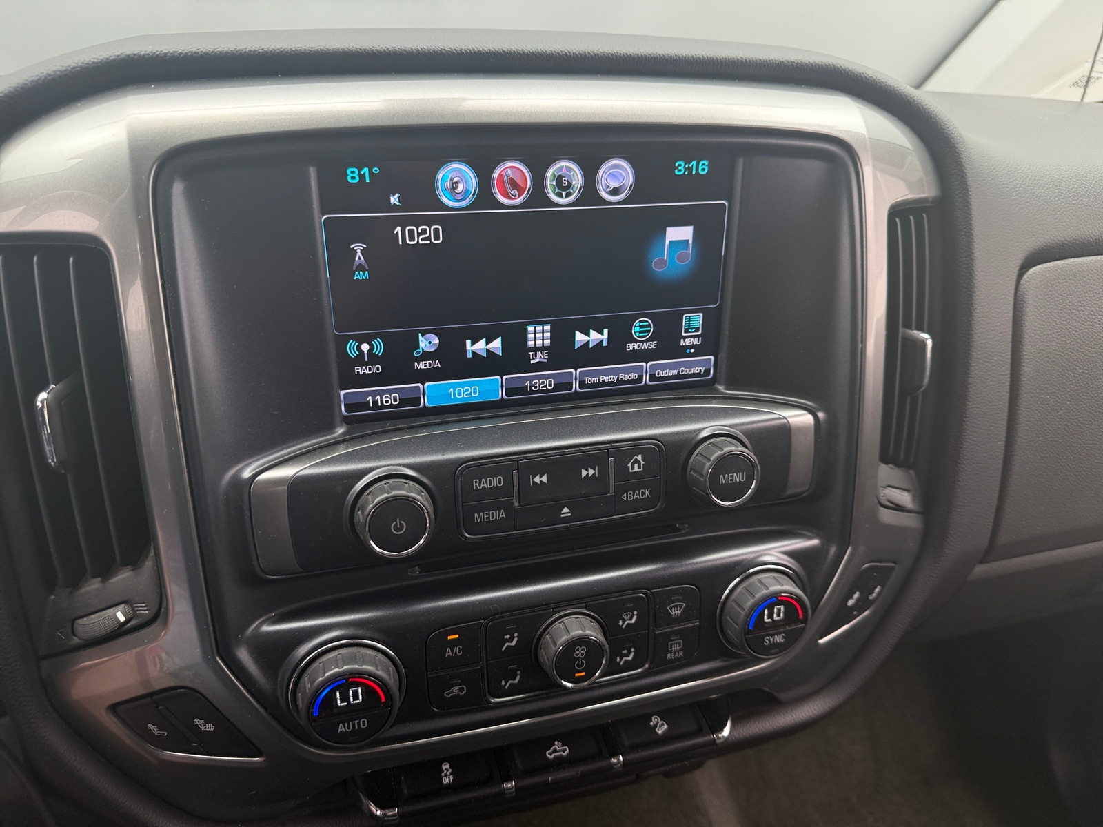 Thumbnail: 2016 Chevrolet Silverado 1500 - 4