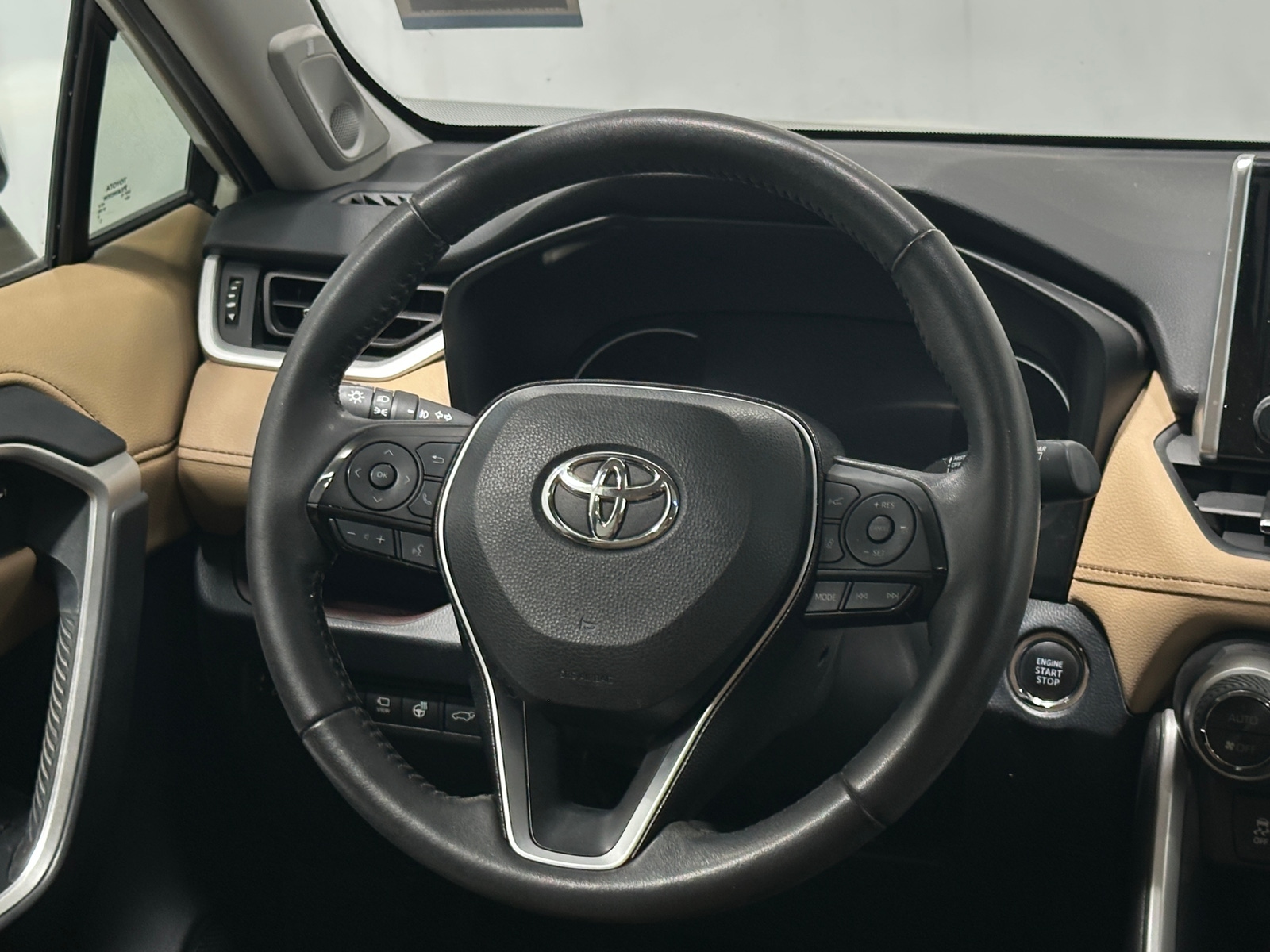 Thumbnail: 2020 Toyota RAV4 - 4