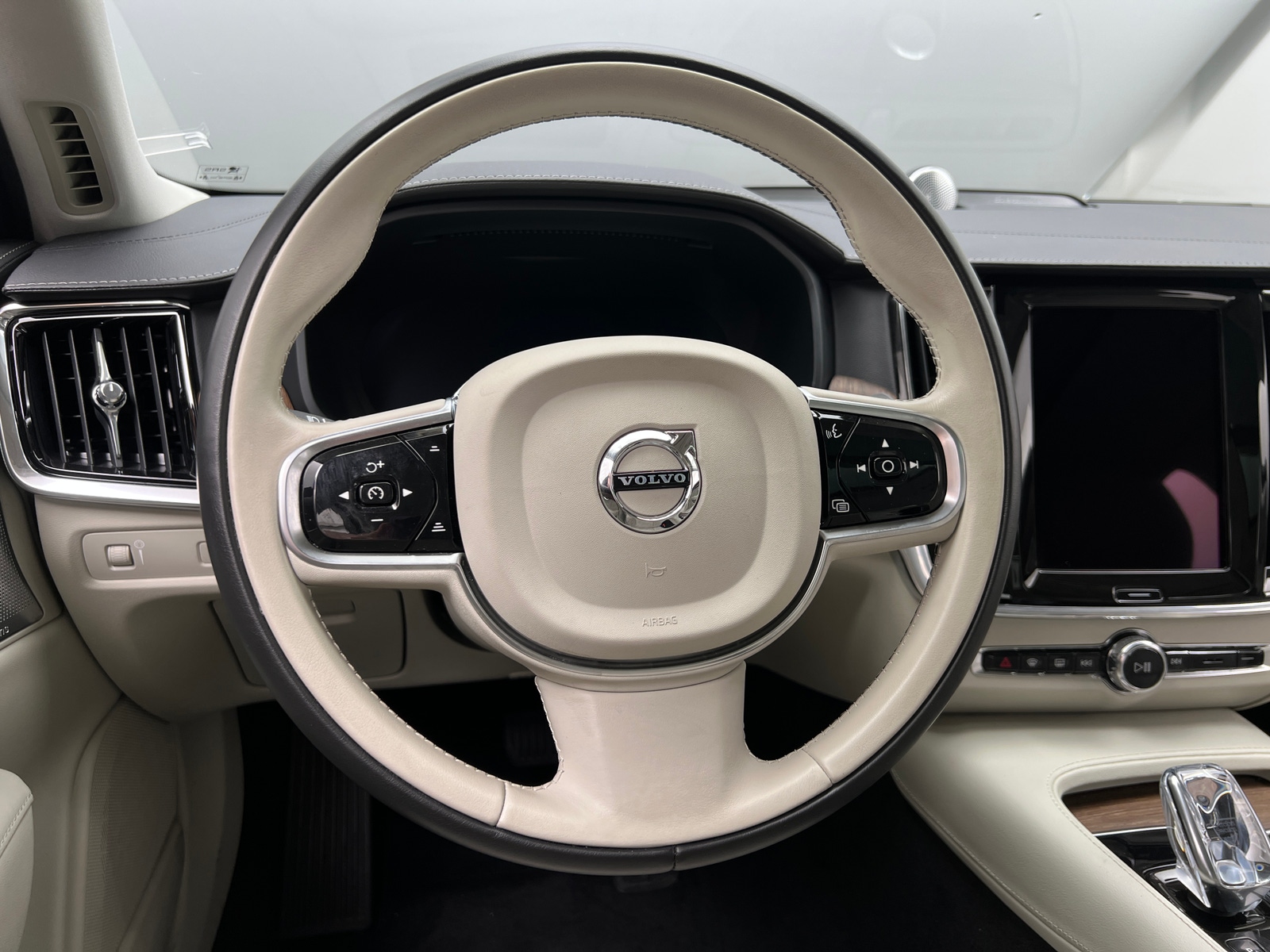 Thumbnail: 2022 Volvo S90 - 4