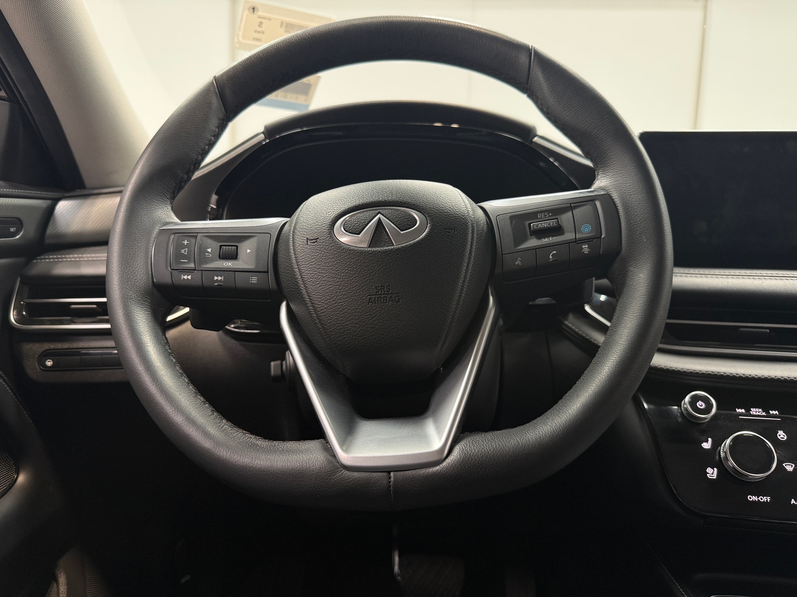 Thumbnail: 2023 INFINITI QX60 - 4