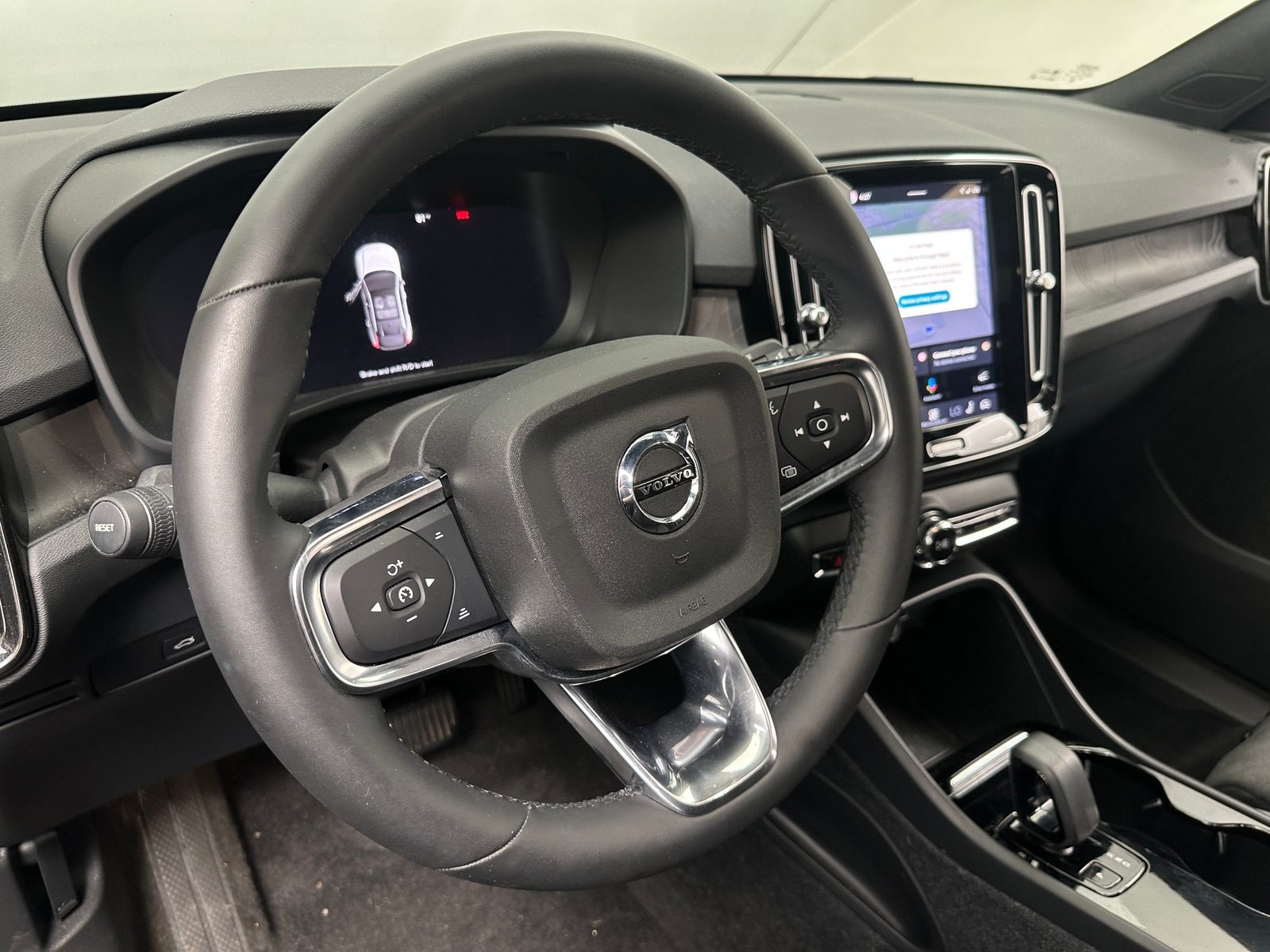 Thumbnail: 2023 Volvo C40 - 4