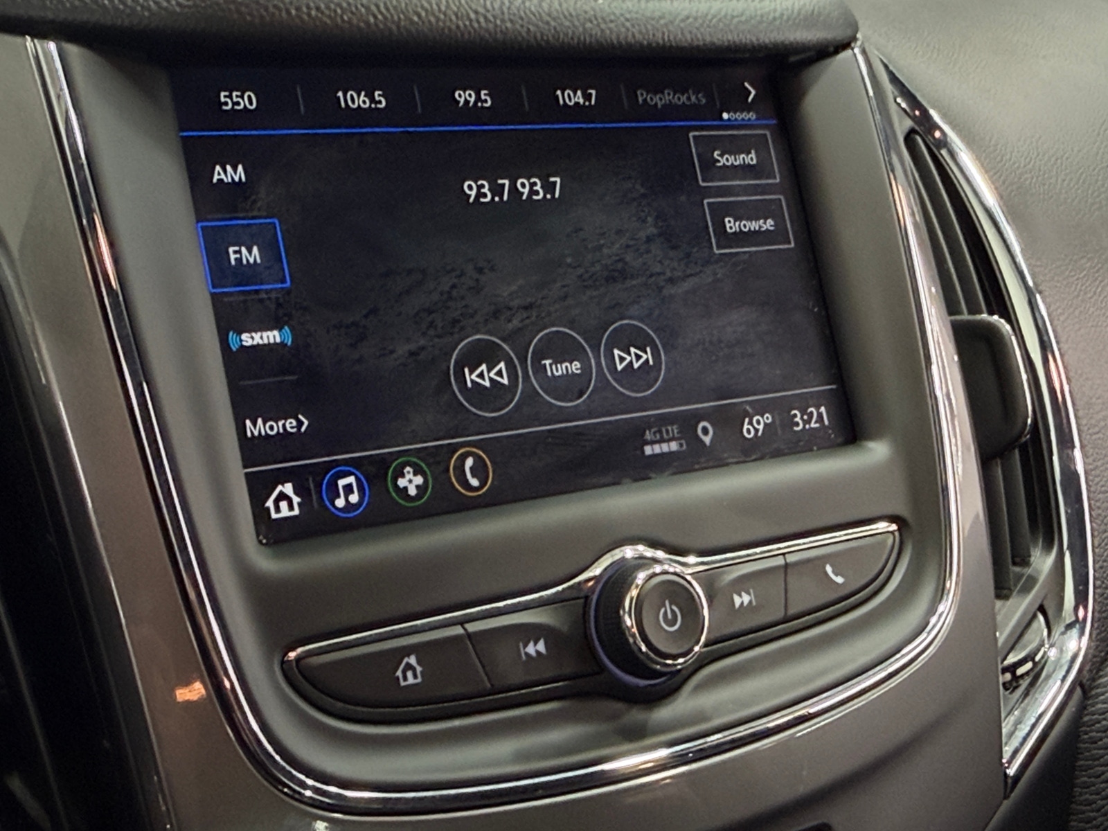 Thumbnail: 2019 Chevrolet Cruze - 4