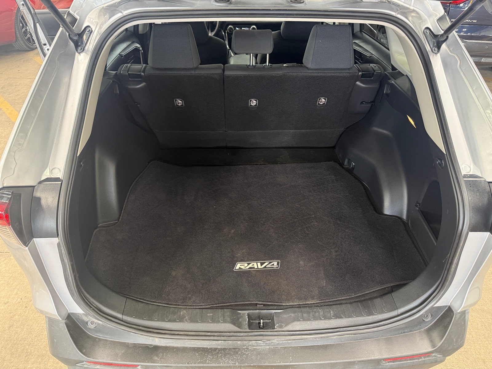 Thumbnail: 2019 Toyota RAV4 - 7