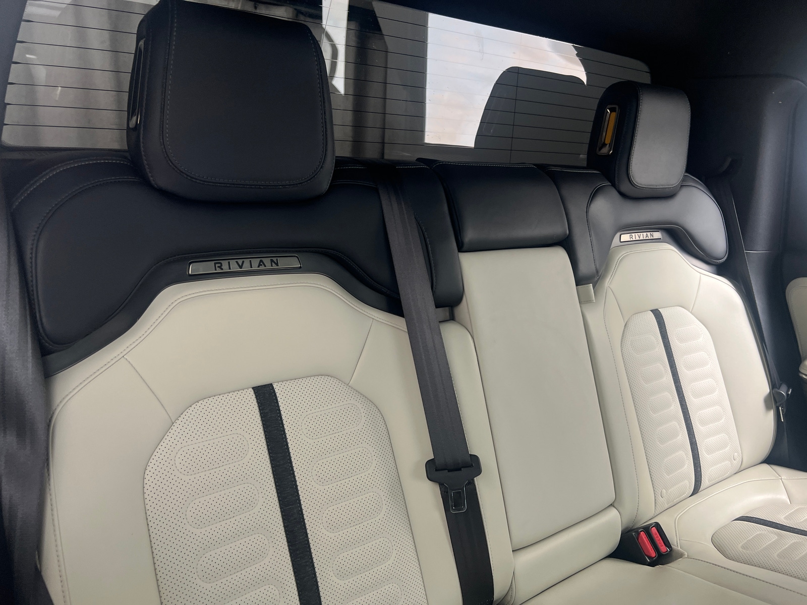 Thumbnail: 2025 Rivian R1T - 5