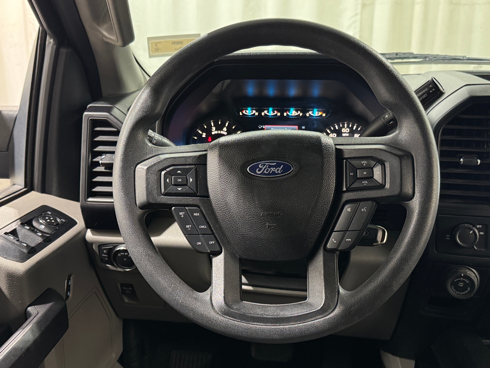 Thumbnail: 2017 Ford Econoline - 5