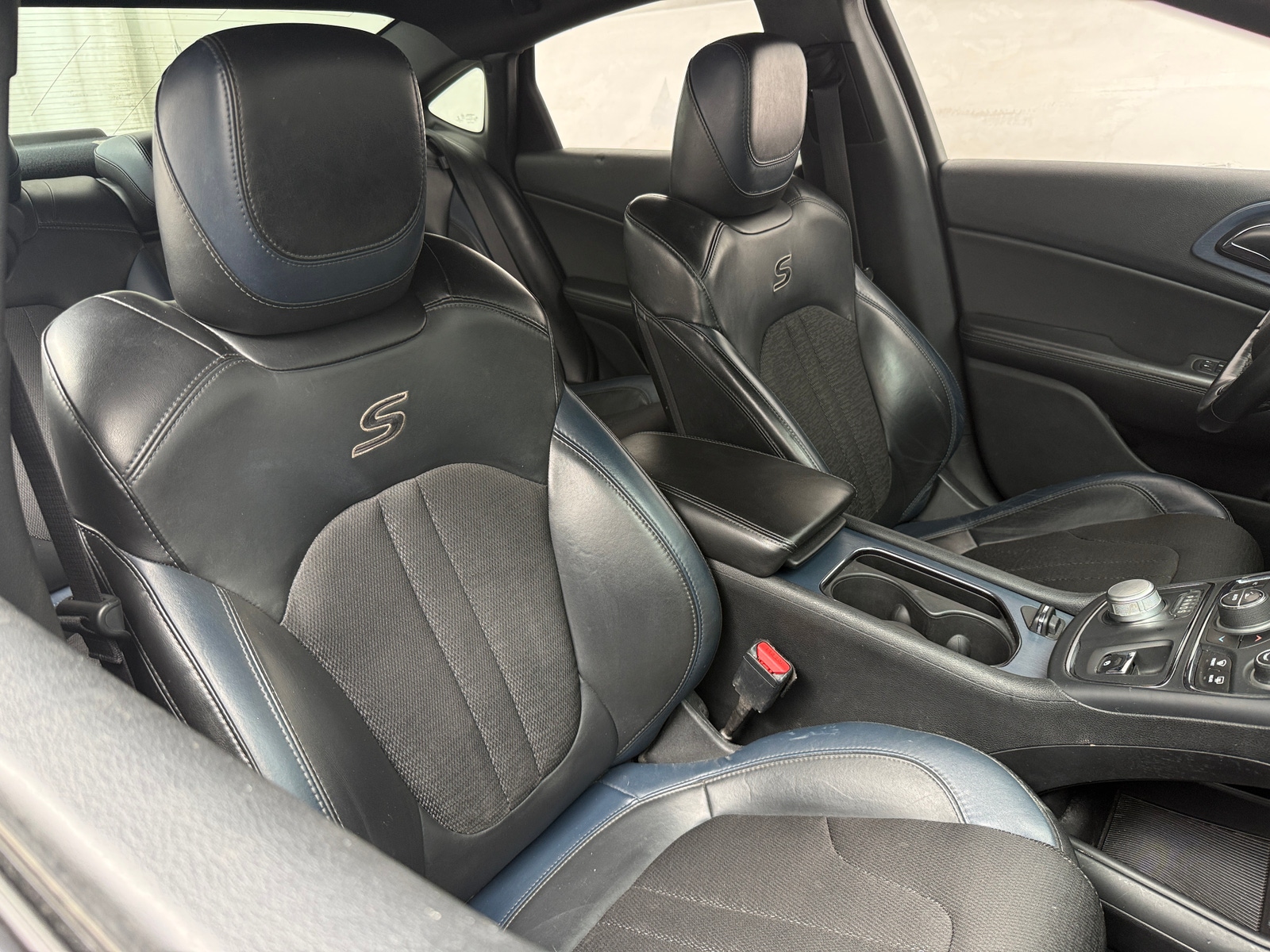Thumbnail: 2016 Chrysler 200 - 2