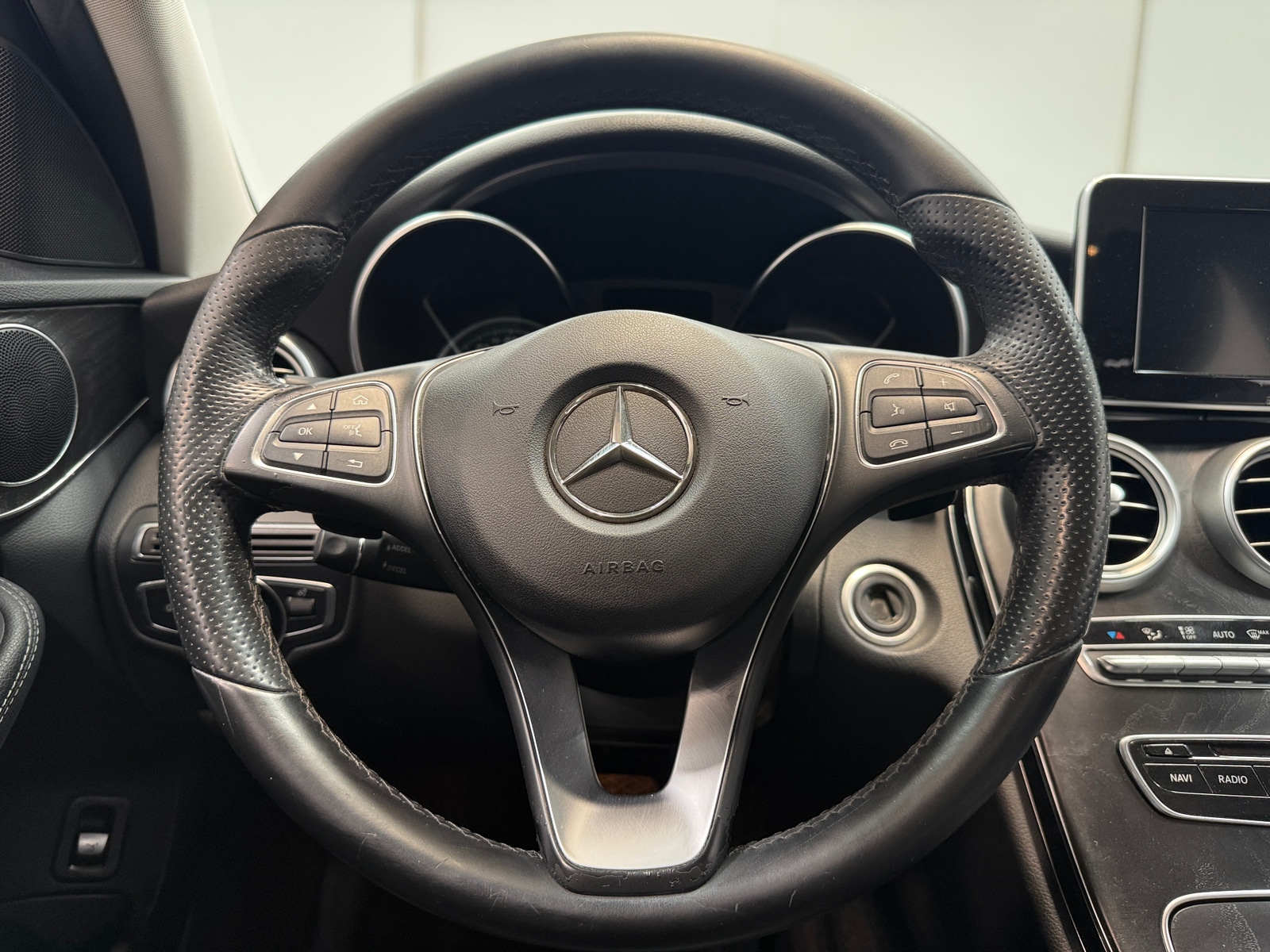 Thumbnail: 2016 Mercedes-Benz C-Class - 4