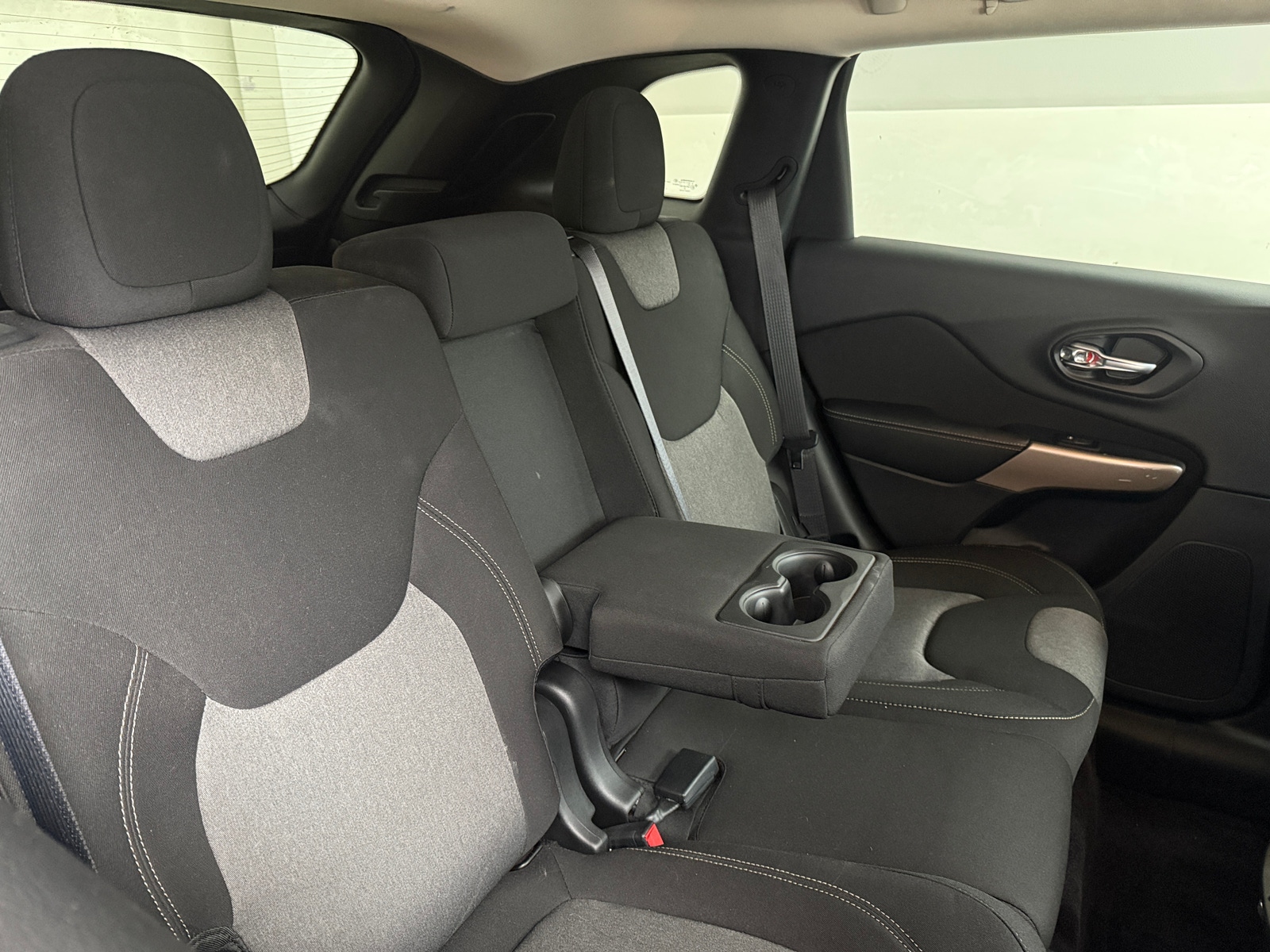 Thumbnail: 2017 Jeep Cherokee - 6