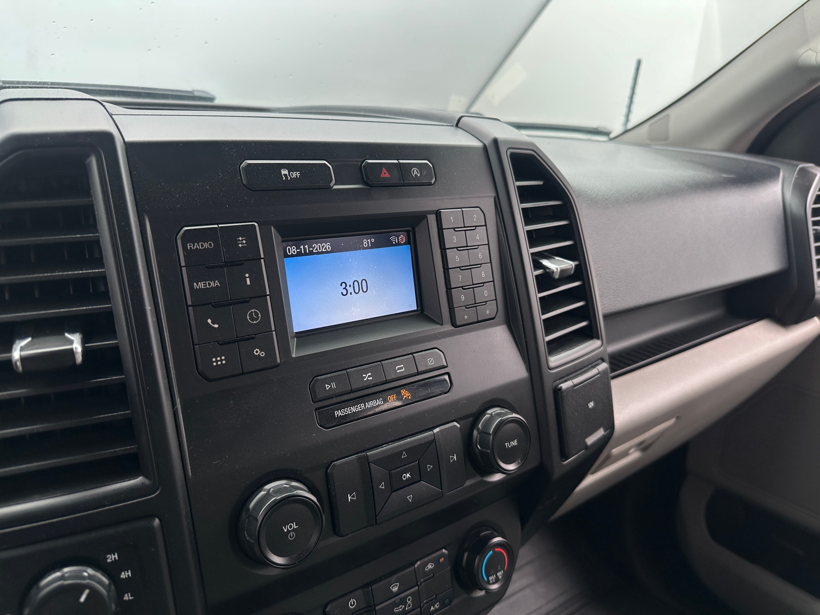 Thumbnail: 2019 Ford Econoline - 4