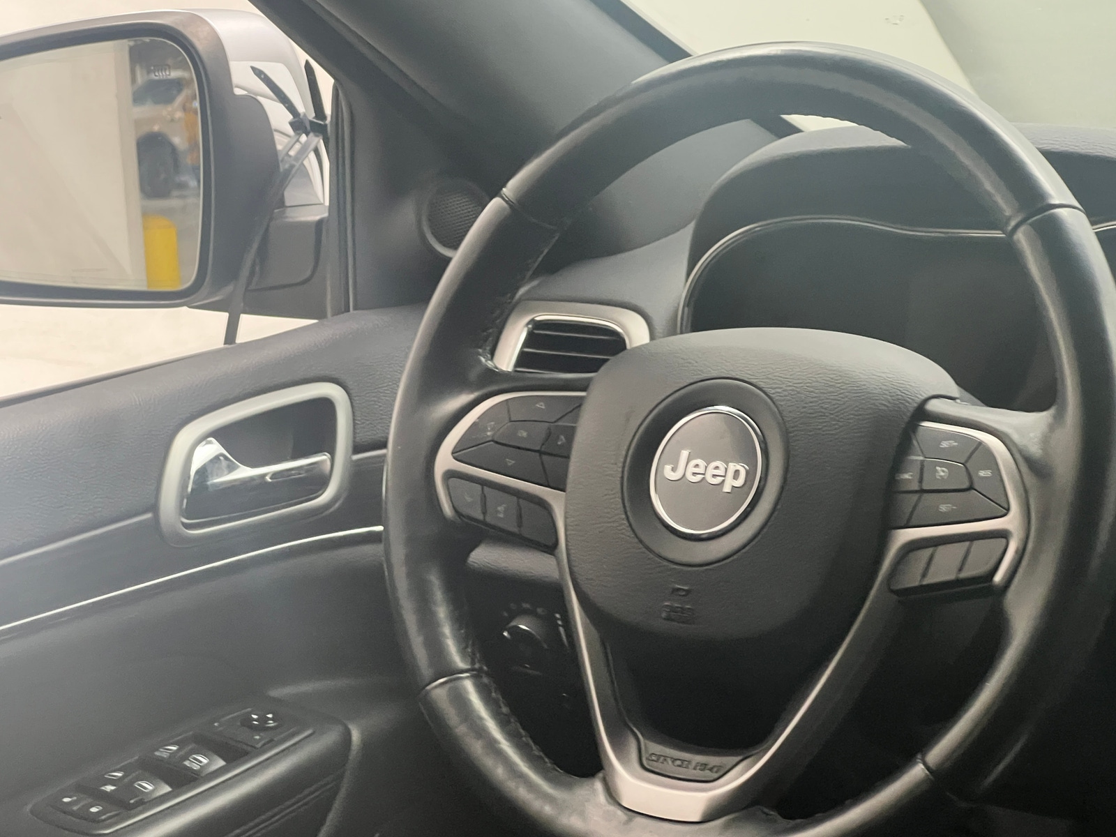 Thumbnail: 2020 Jeep Grand Cherokee - 4