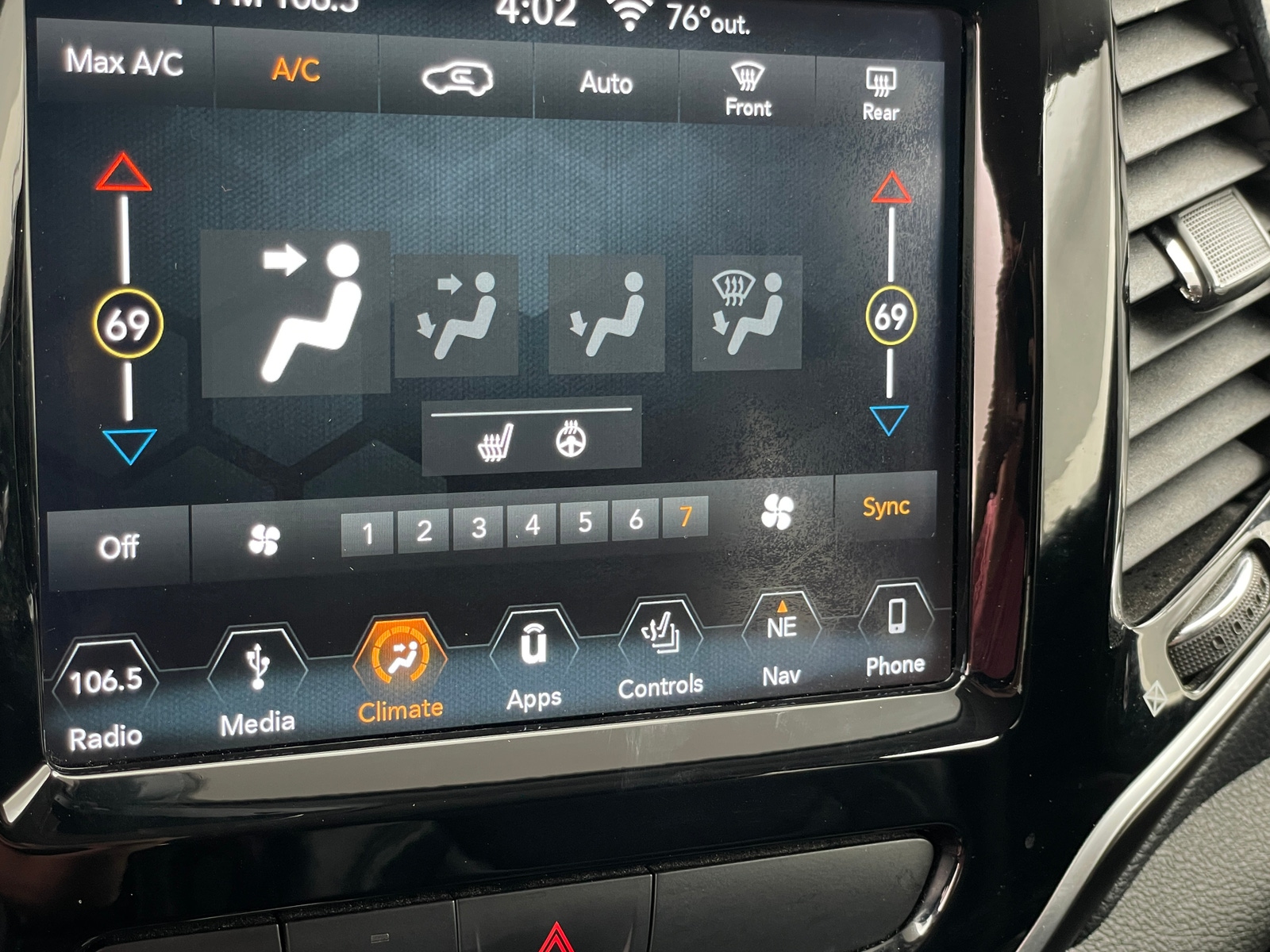 Thumbnail: 2019 Jeep Cherokee - 3