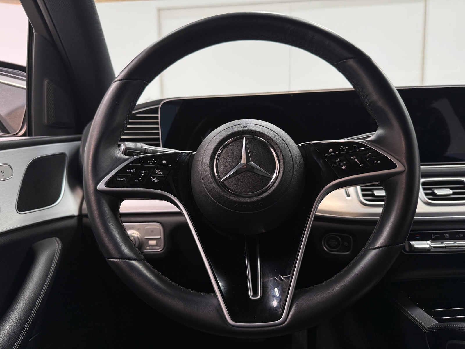Thumbnail: 2026 Mercedes-Benz GLE - 4