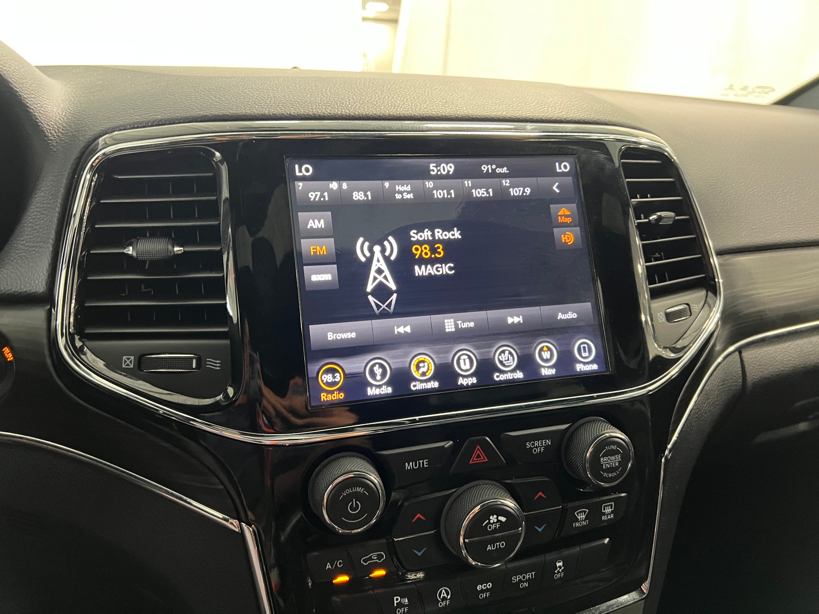 Thumbnail: 2019 Jeep Grand Cherokee - 3