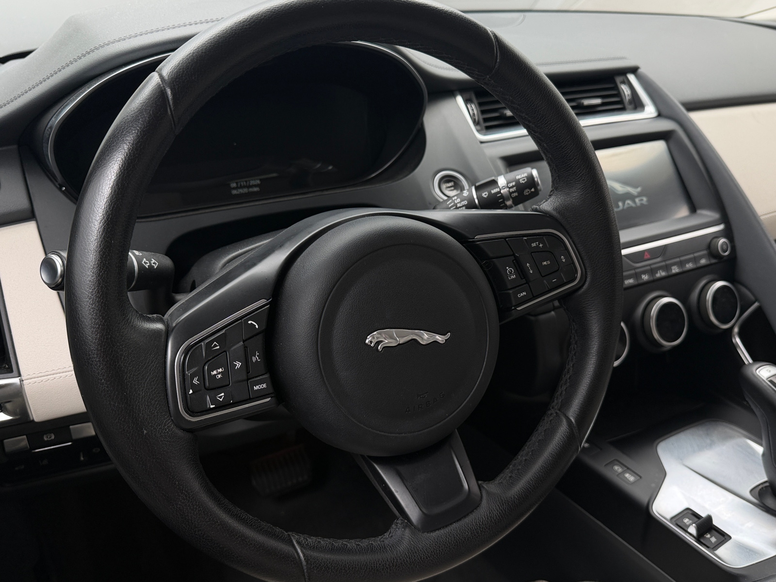 Thumbnail: 2019 Jaguar E-Pace - 4