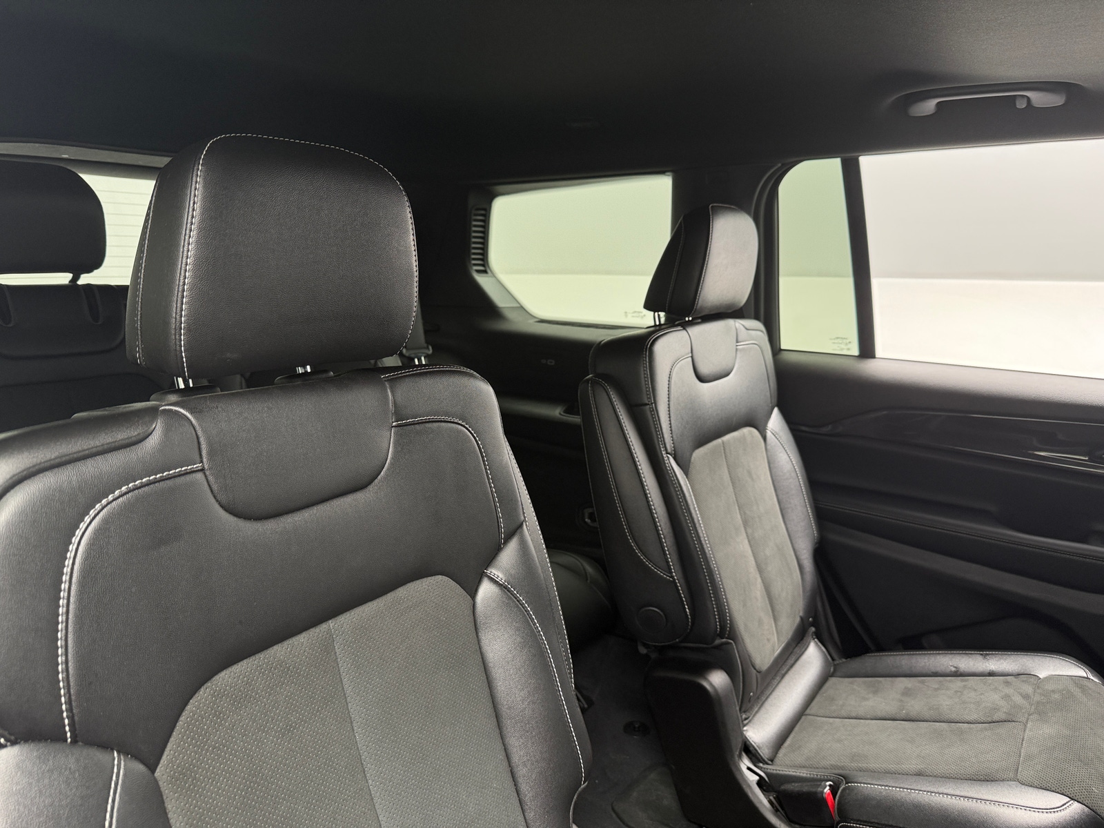 Thumbnail: 2023 Jeep Grand Cherokee L - 5