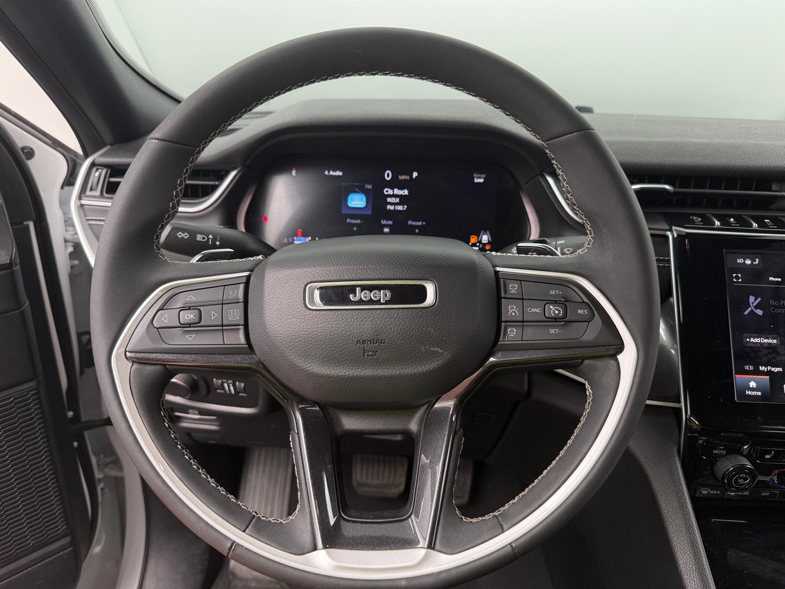 Thumbnail: 2023 Jeep Grand Cherokee L - 4
