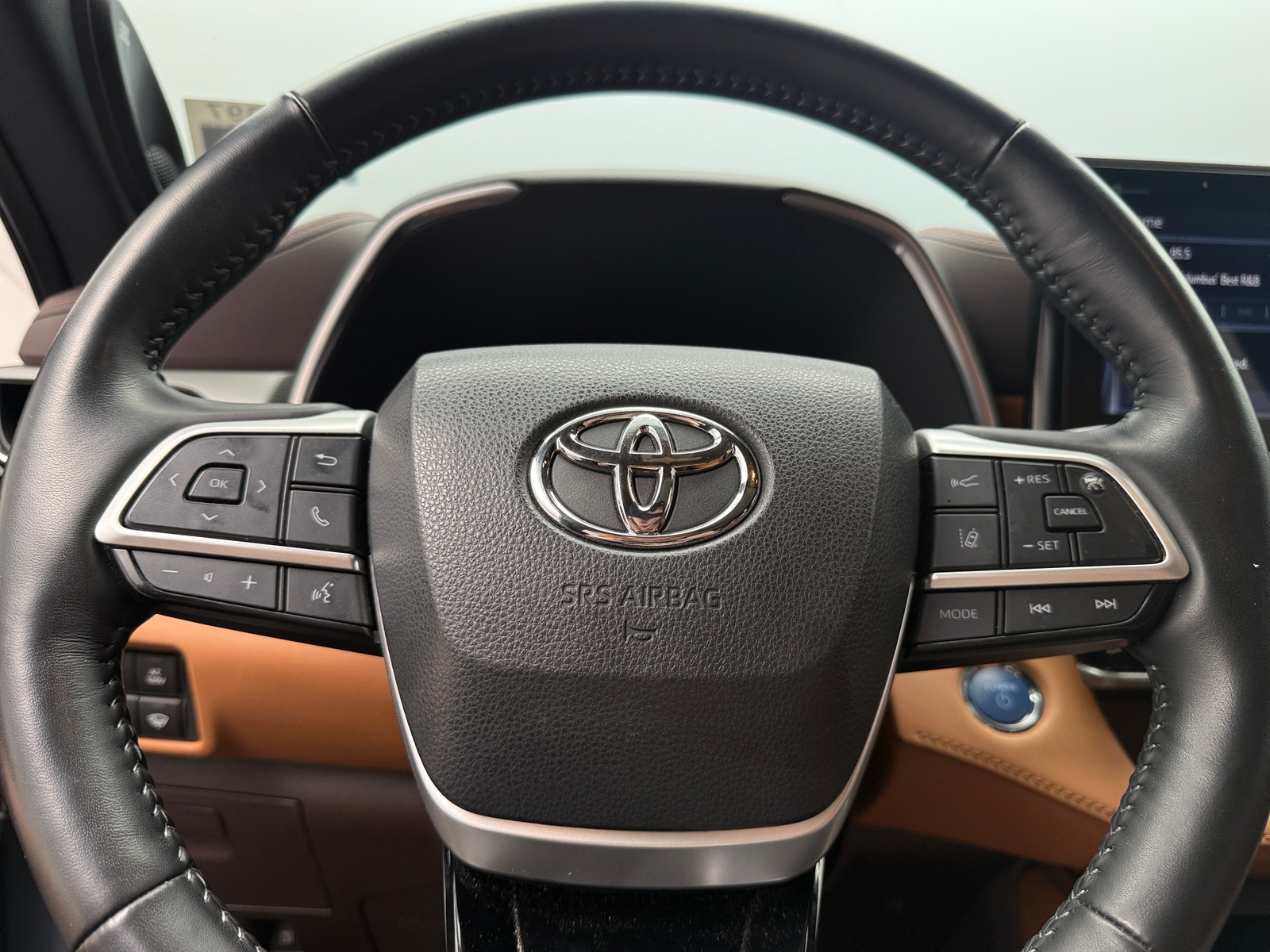 Thumbnail: 2022 Toyota Highlander - 4