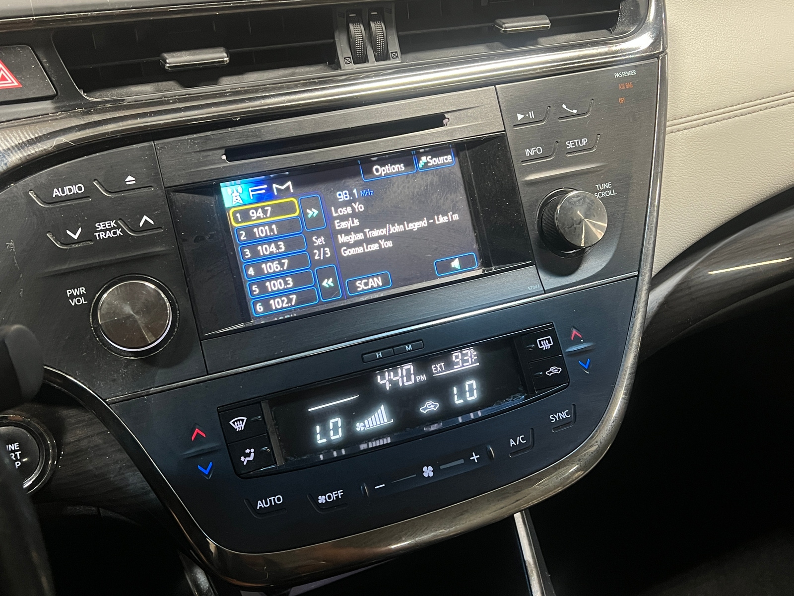 Thumbnail: 2014 Toyota Avalon - 3