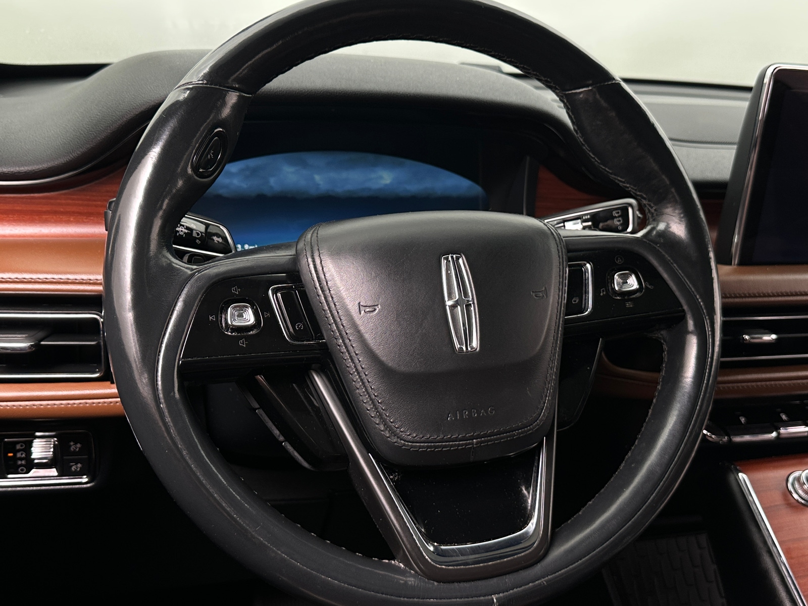 Thumbnail: 2021 Lincoln Aviator - 4