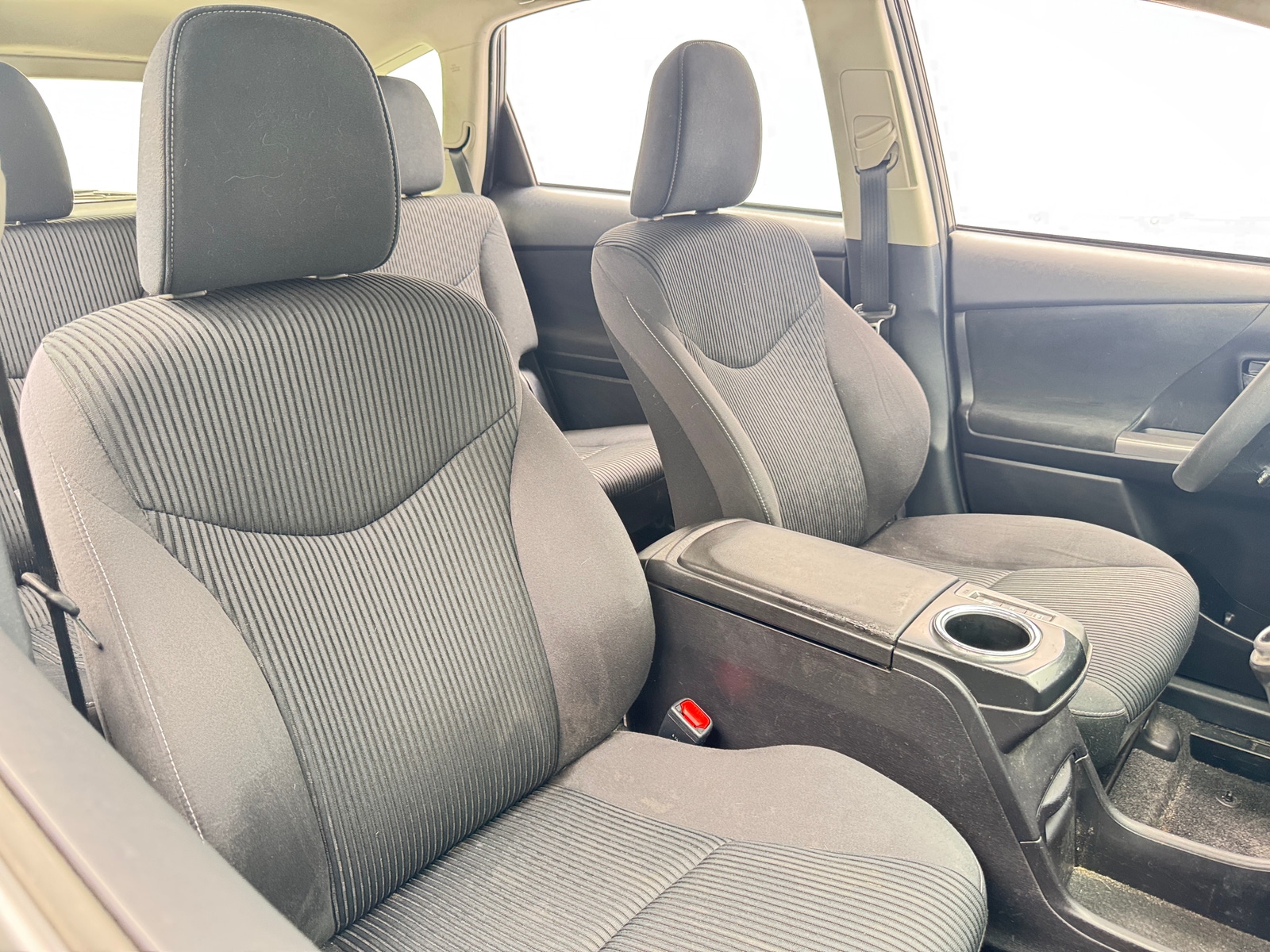 Thumbnail: 2015 Toyota Prius v - 2