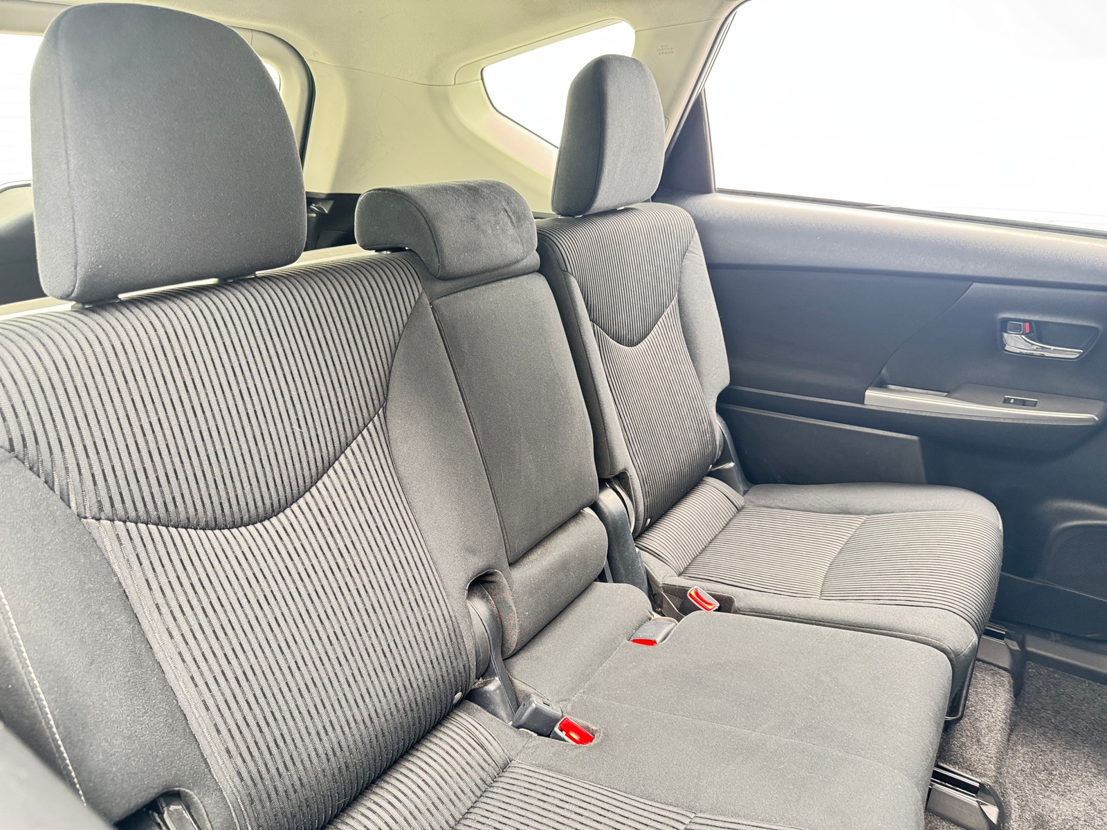 Thumbnail: 2015 Toyota Prius v - 6