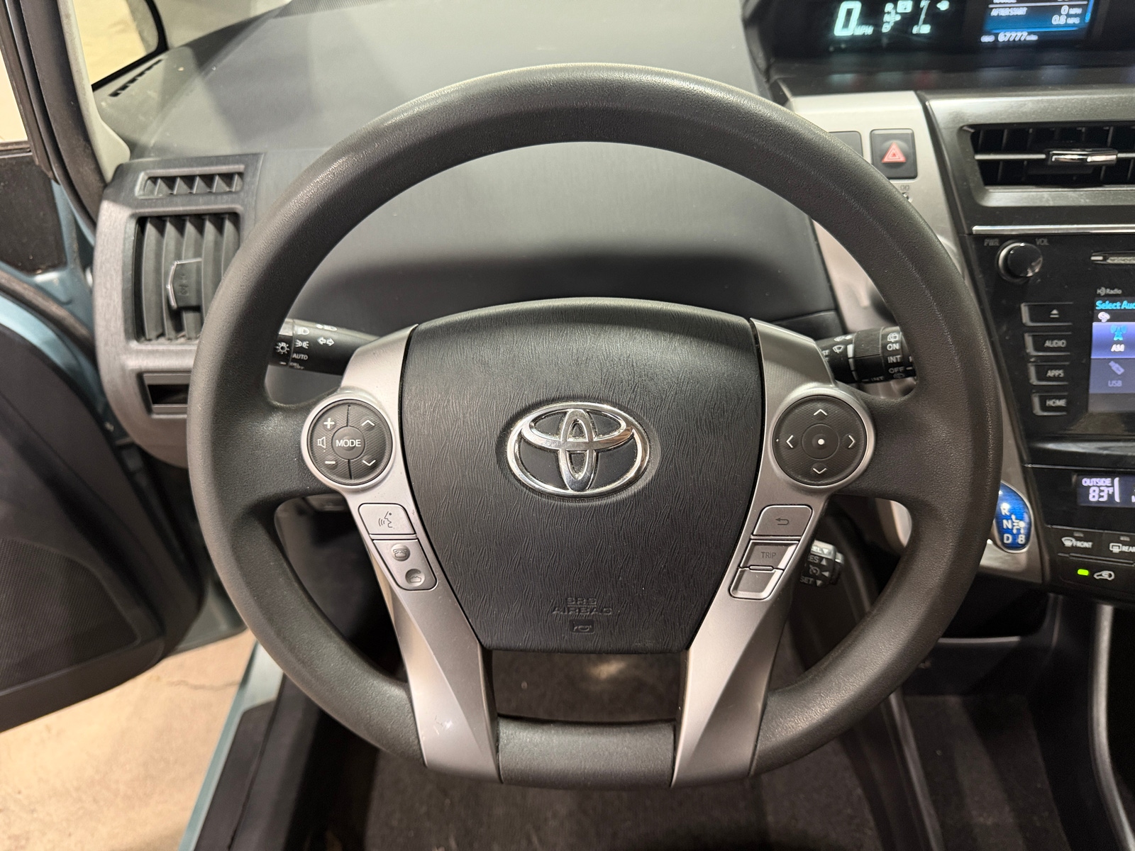 Thumbnail: 2015 Toyota Prius v - 5
