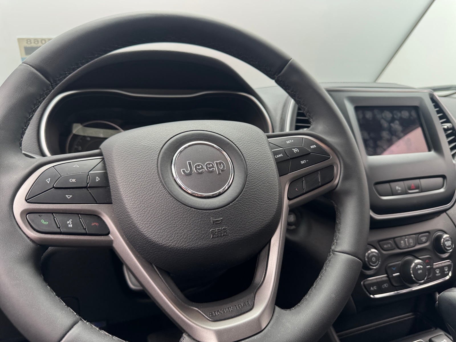 Thumbnail: 2020 Jeep Cherokee - 5
