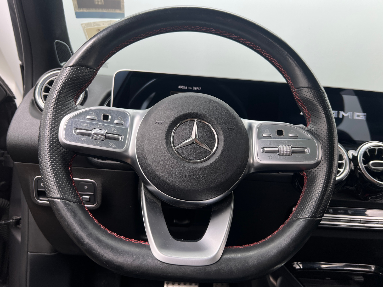 Thumbnail: 2021 Mercedes-Benz GLB - 4