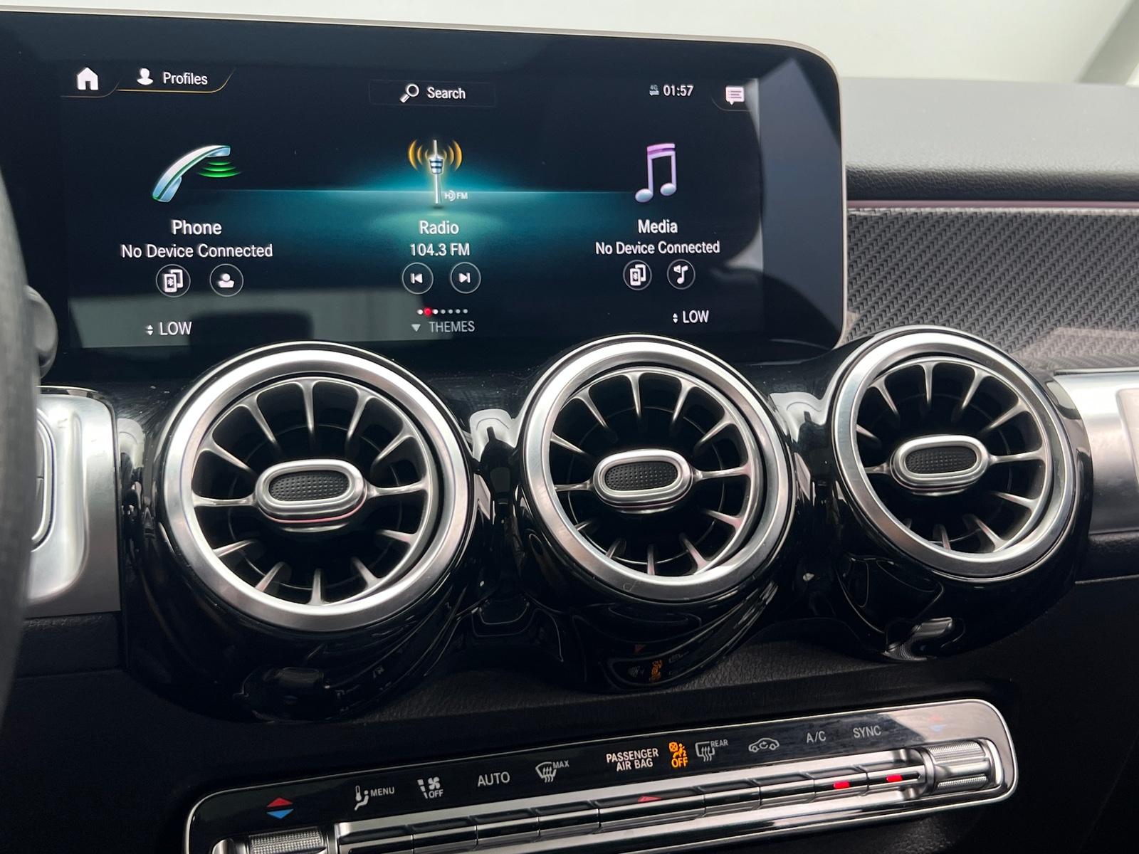 Thumbnail: 2021 Mercedes-Benz GLB - 3
