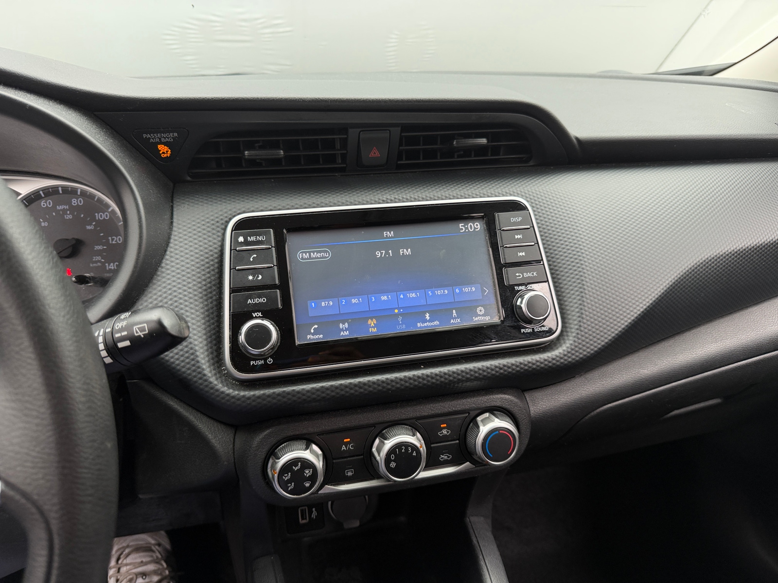Thumbnail: 2021 Nissan Kicks - 4