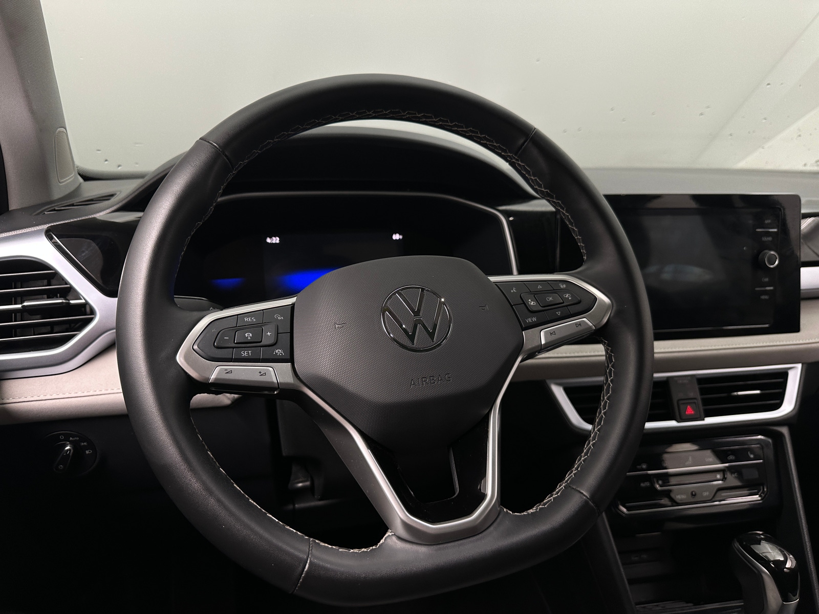 Thumbnail: 2025 Volkswagen Taos - 4