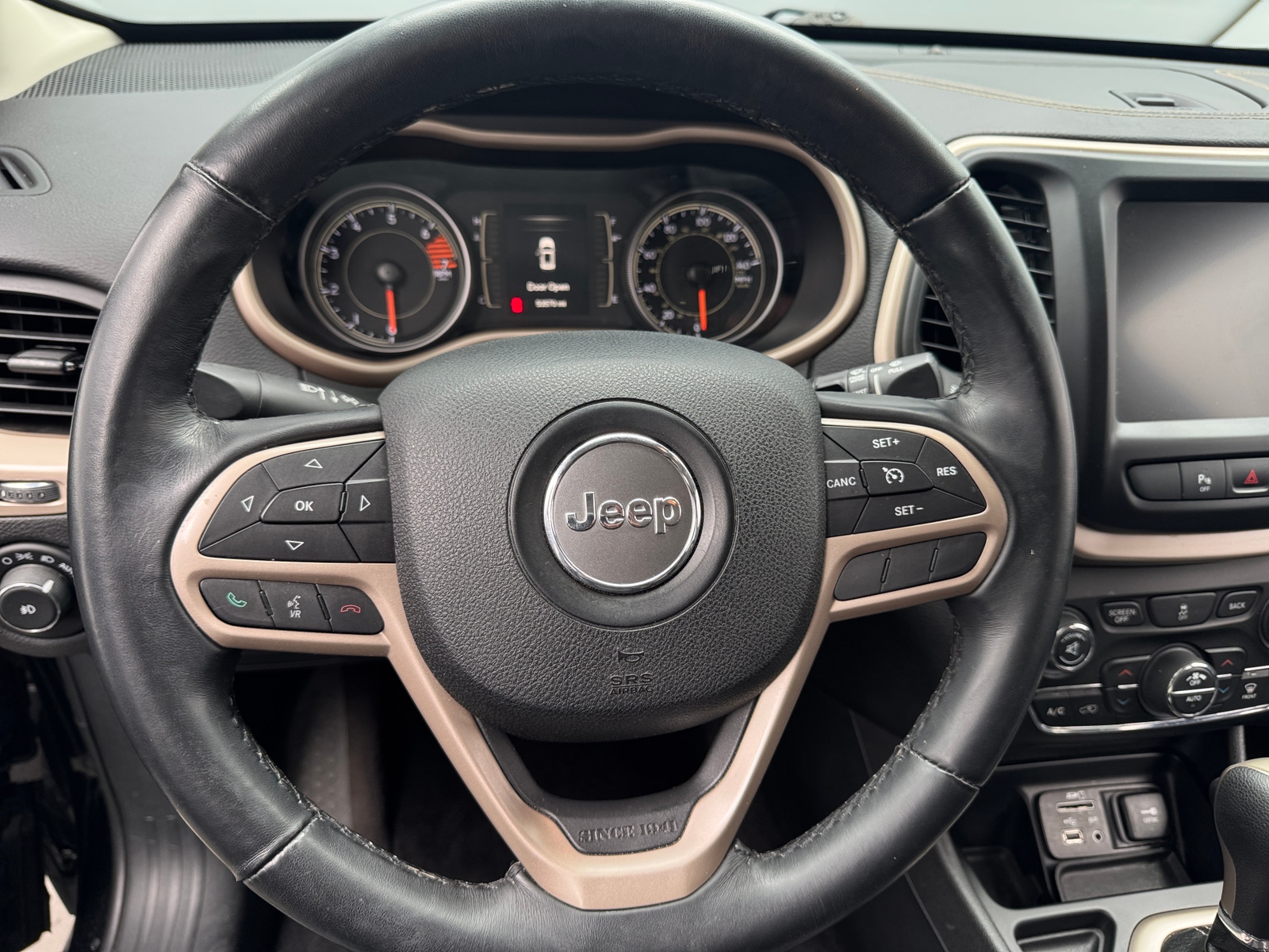 Thumbnail: 2017 Jeep Cherokee - 5