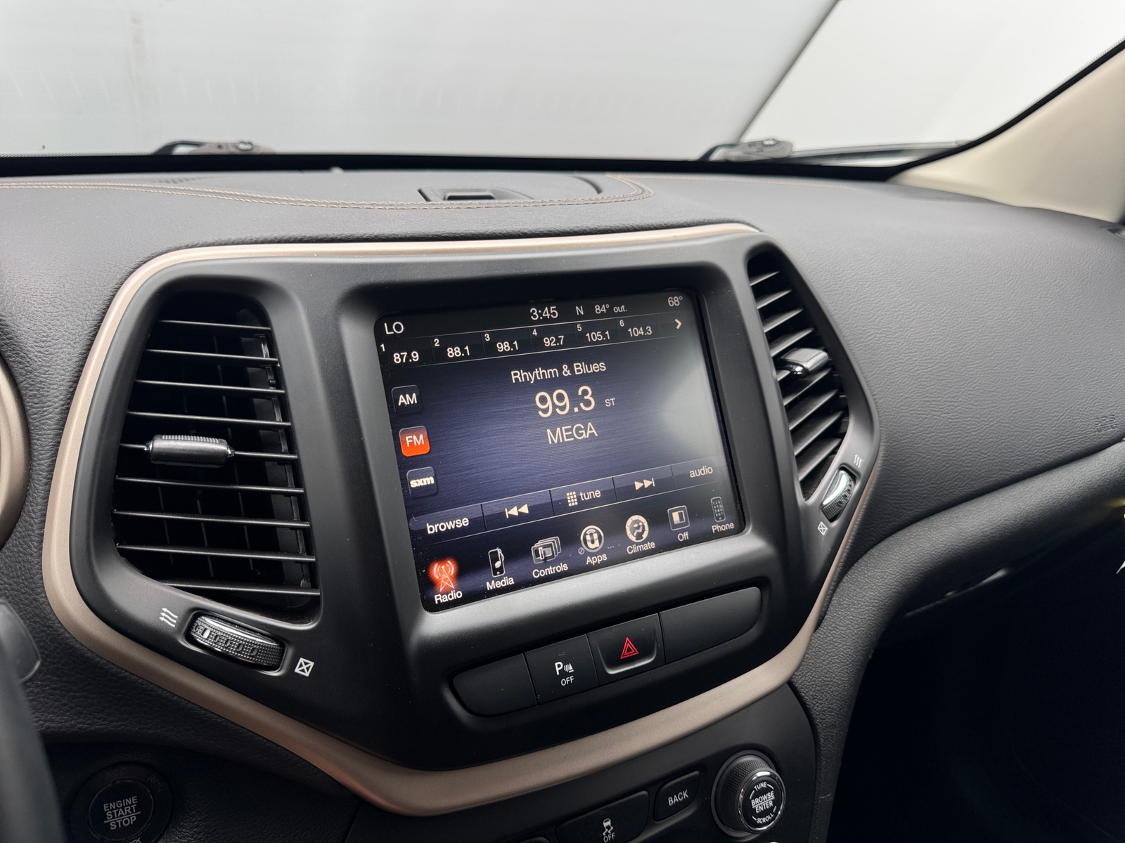 Thumbnail: 2017 Jeep Cherokee - 4