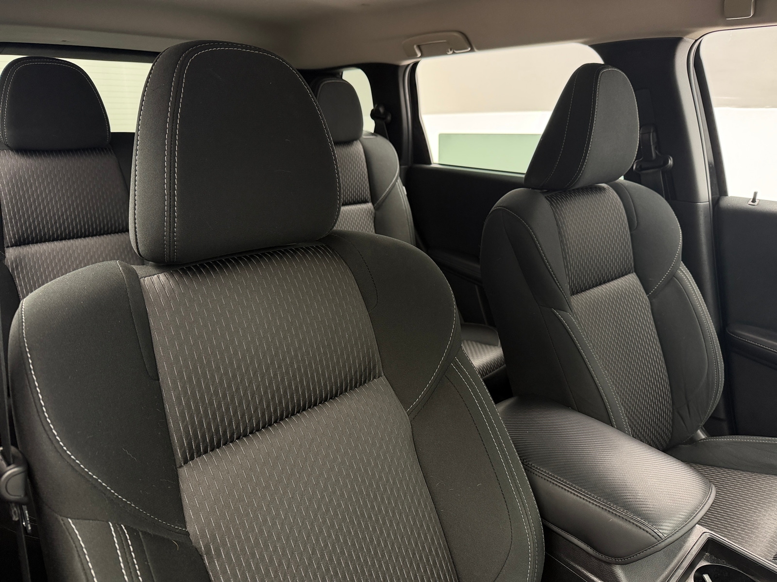 Thumbnail: 2022 Mitsubishi Outlander - 2