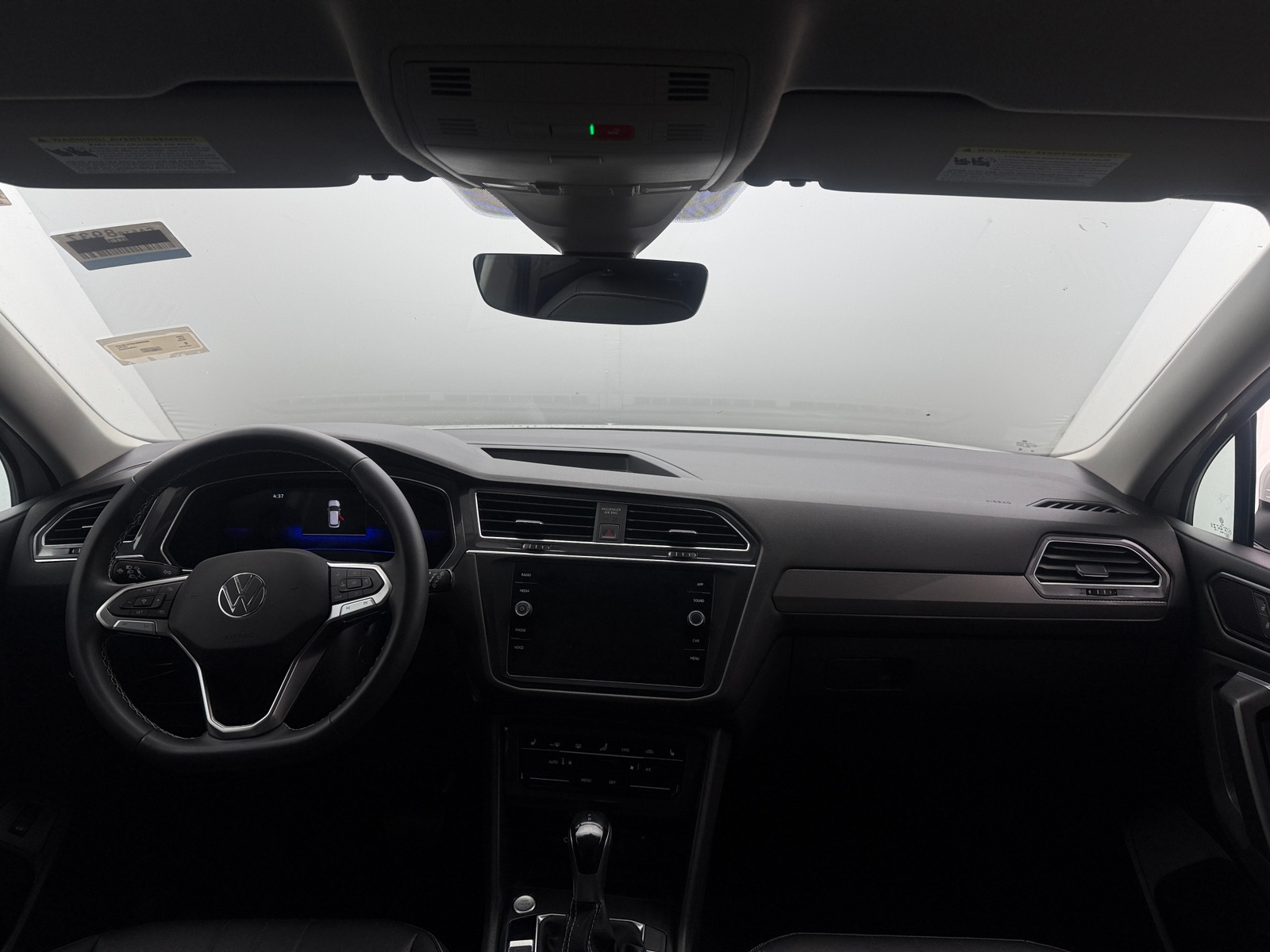 Thumbnail: 2023 Volkswagen Tiguan - 3