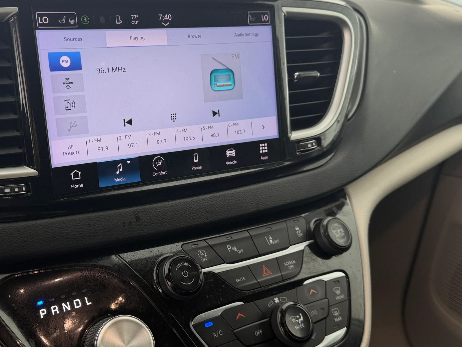 Thumbnail: 2024 Chrysler Pacifica - 3