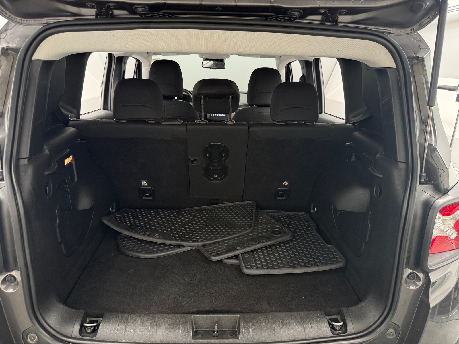 Thumbnail: 2021 Jeep Renegade - 7