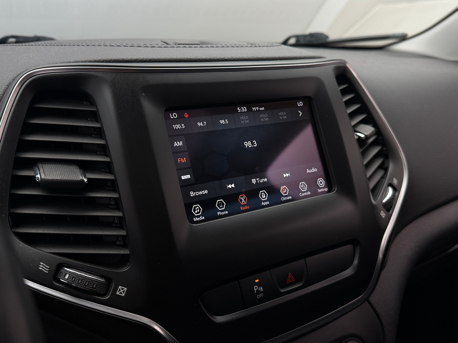 Thumbnail: 2019 Jeep Cherokee - 4