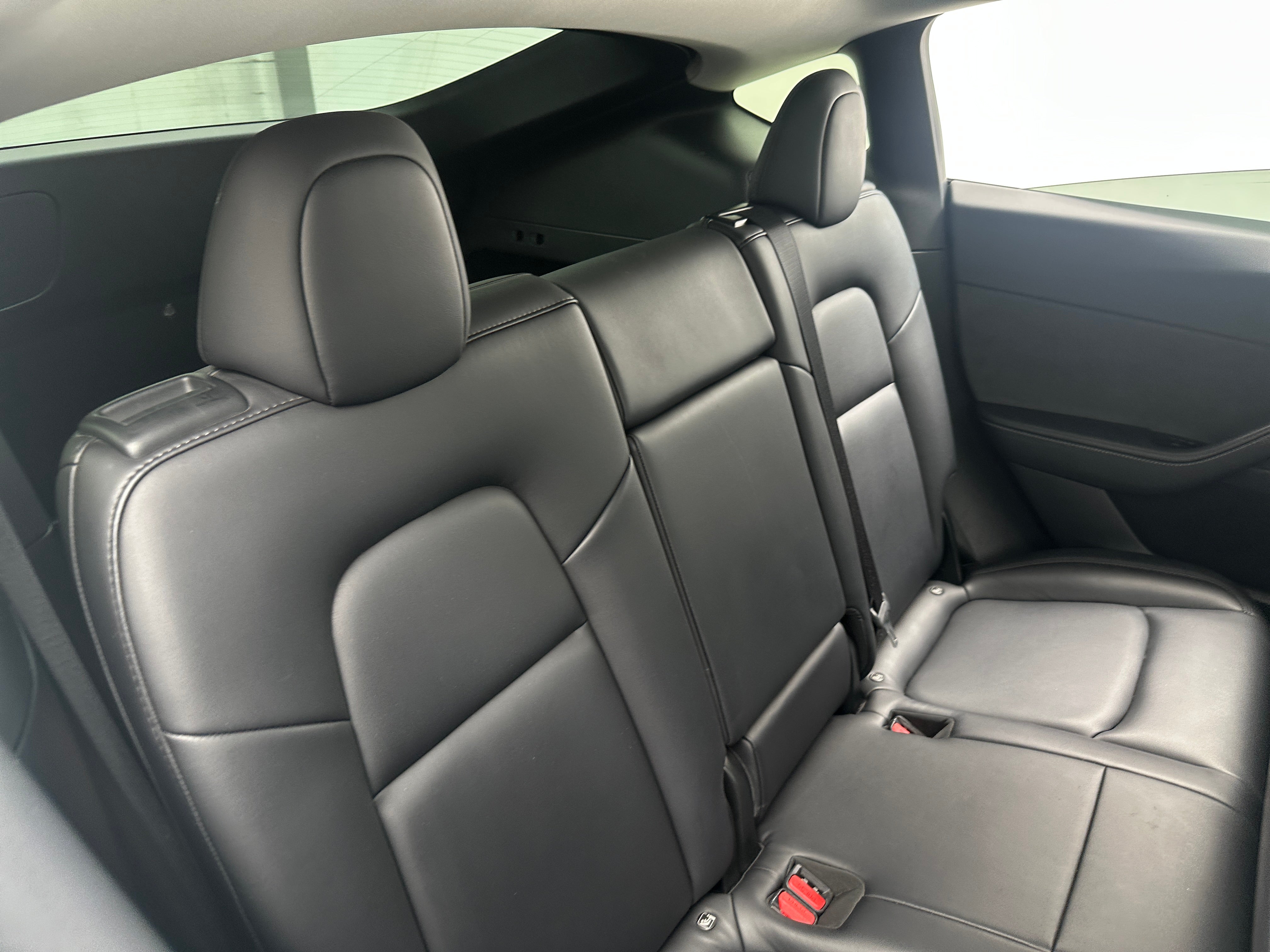 Used 2021 Tesla Model Y Long Range with VIN 5YJYGDEE7MF092211 for sale in Oak Creek, WI