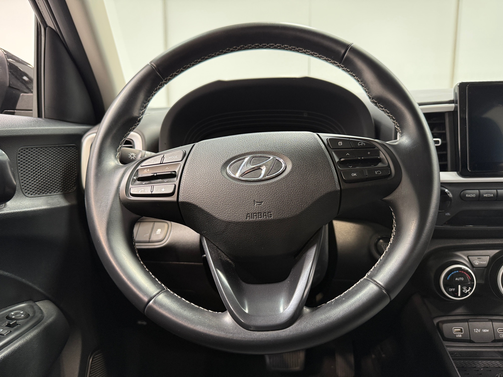 Thumbnail: 2023 Hyundai Venue - 4