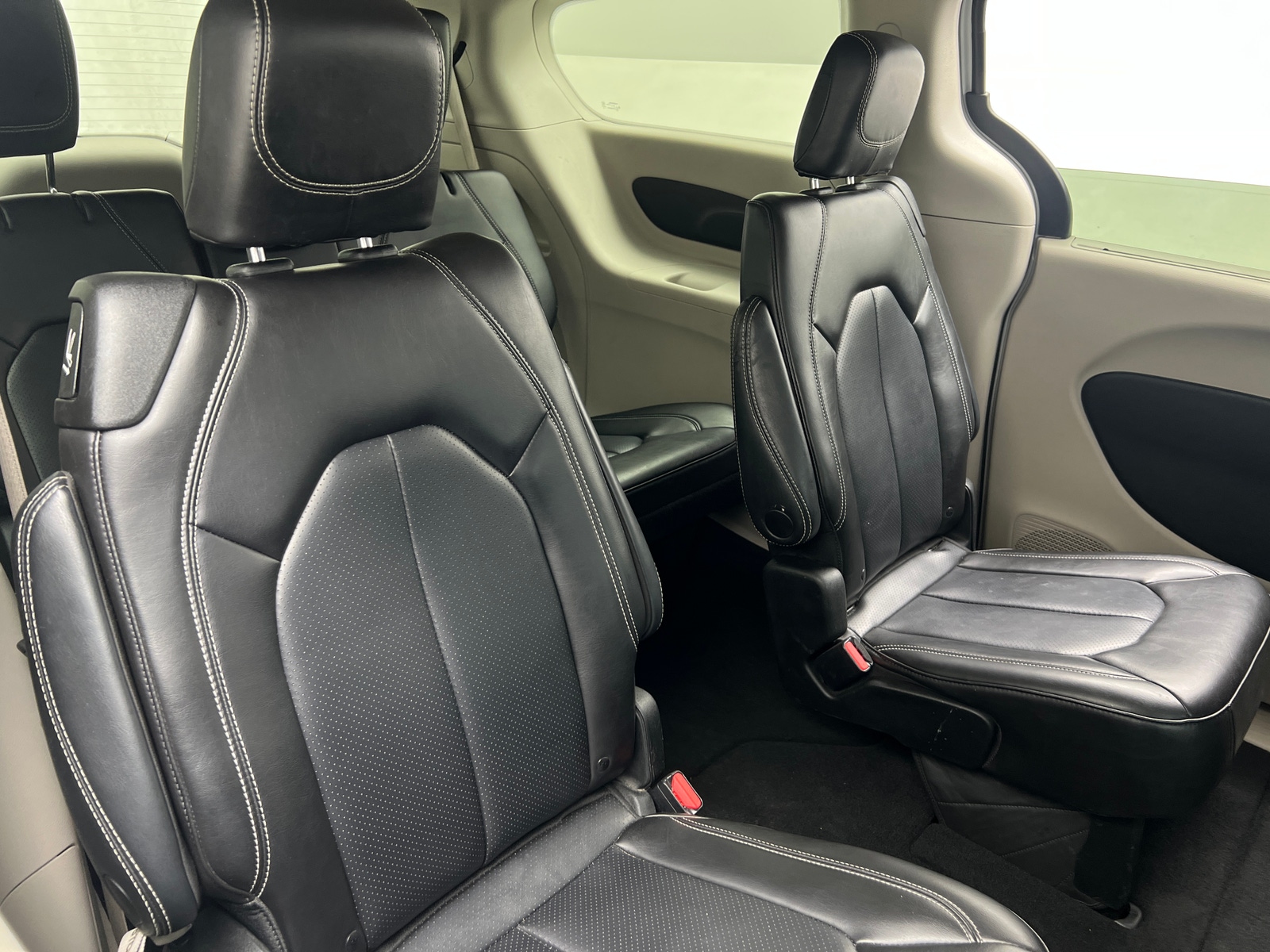 Thumbnail: 2023 Chrysler Pacifica - 5