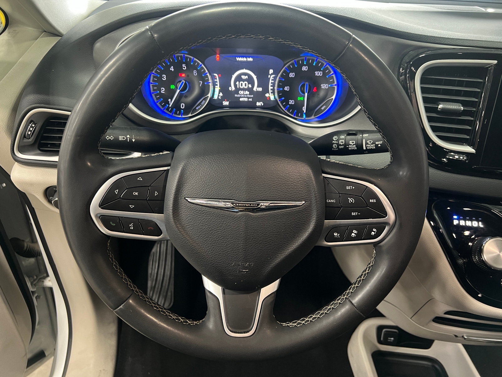 Thumbnail: 2023 Chrysler Pacifica - 4